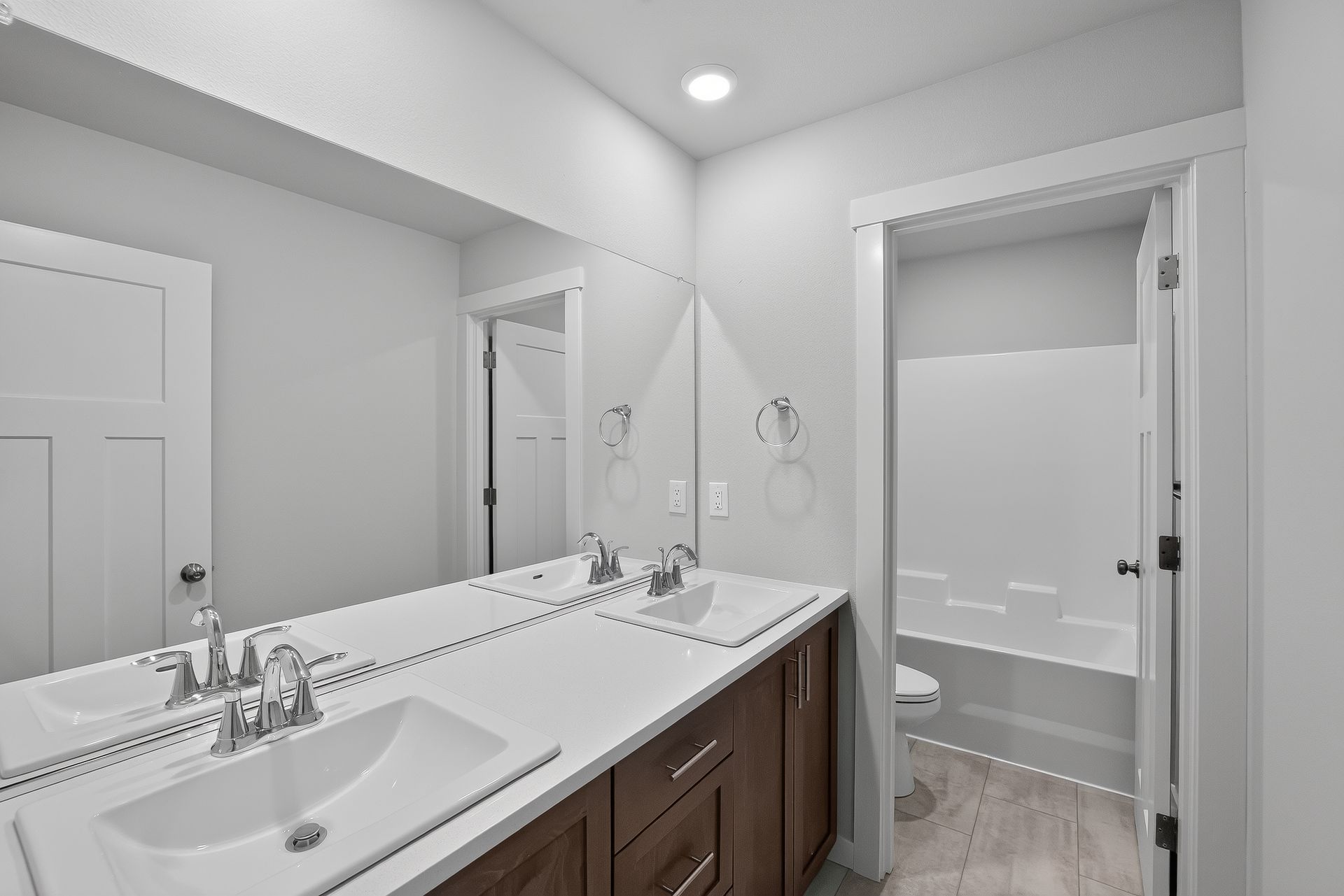 Heartwood Jasmine 27