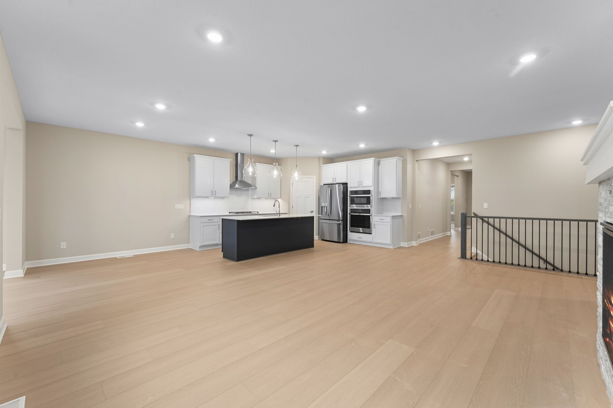 9 Westwind Corsica QMI H S3522 Great Room 1of2 F1