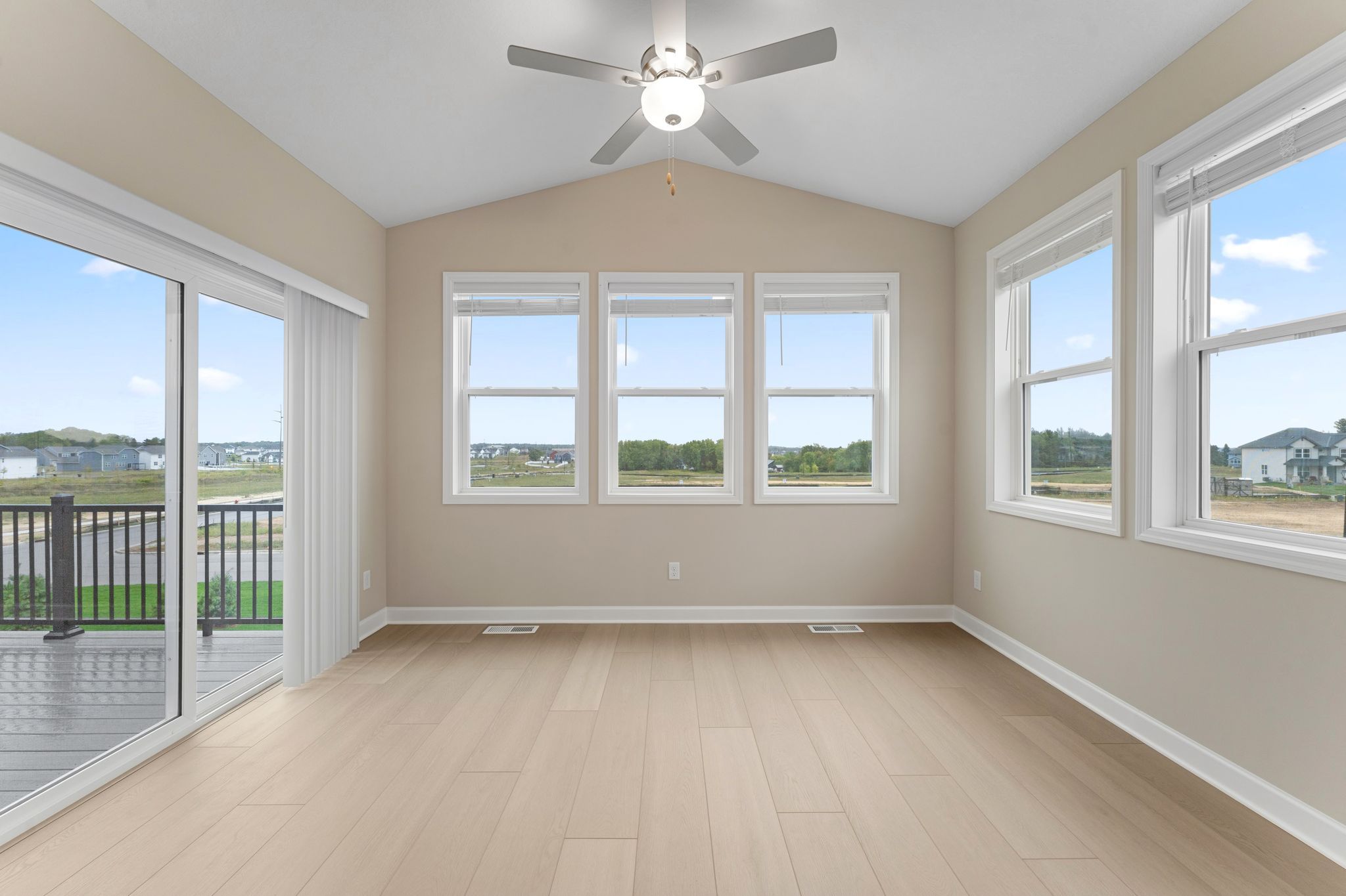 8 Westwind Corsica QMI H S3522 Four Season Porch F1