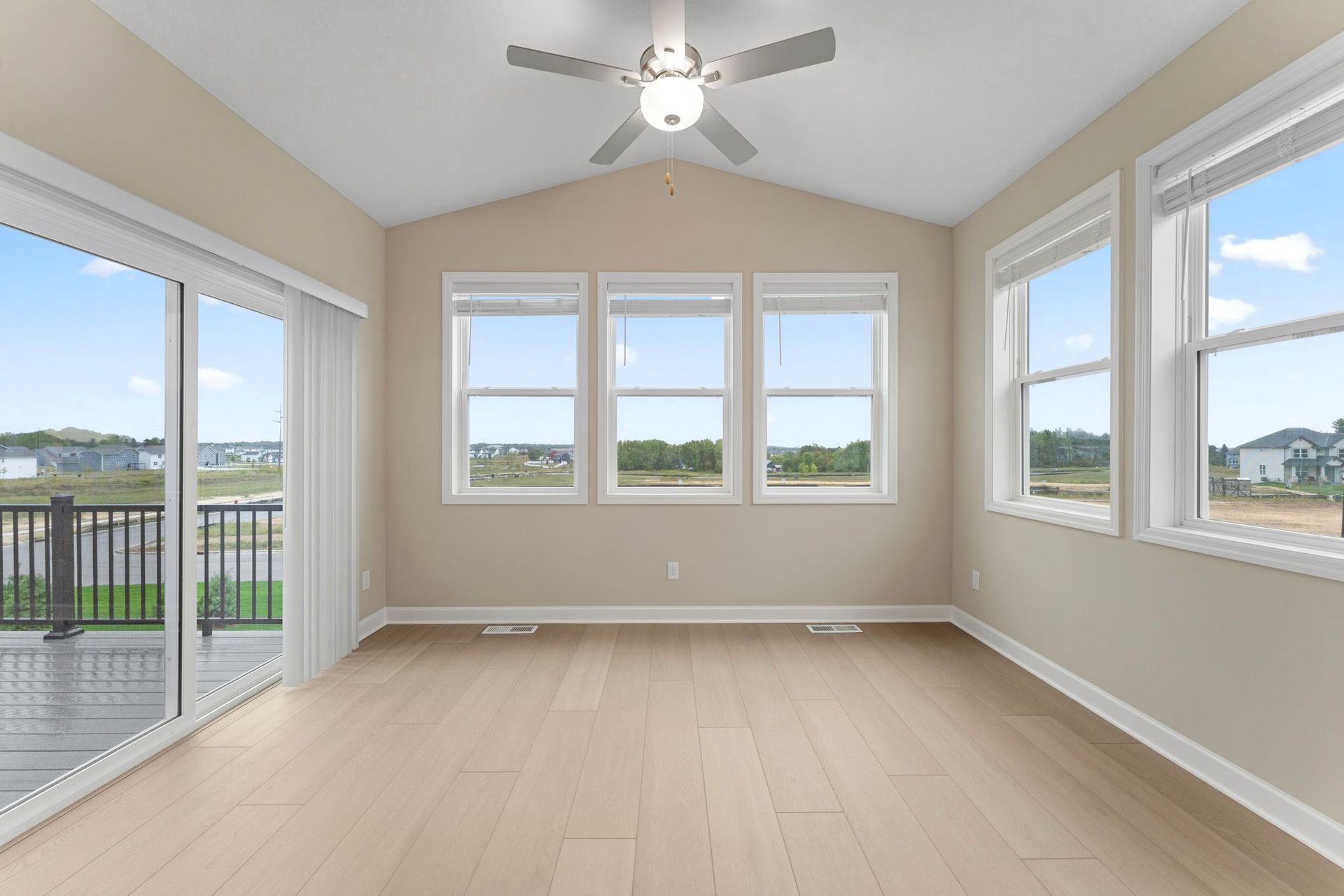 8 Westwind Corsica QMI H S3522 Four Season Porch F1