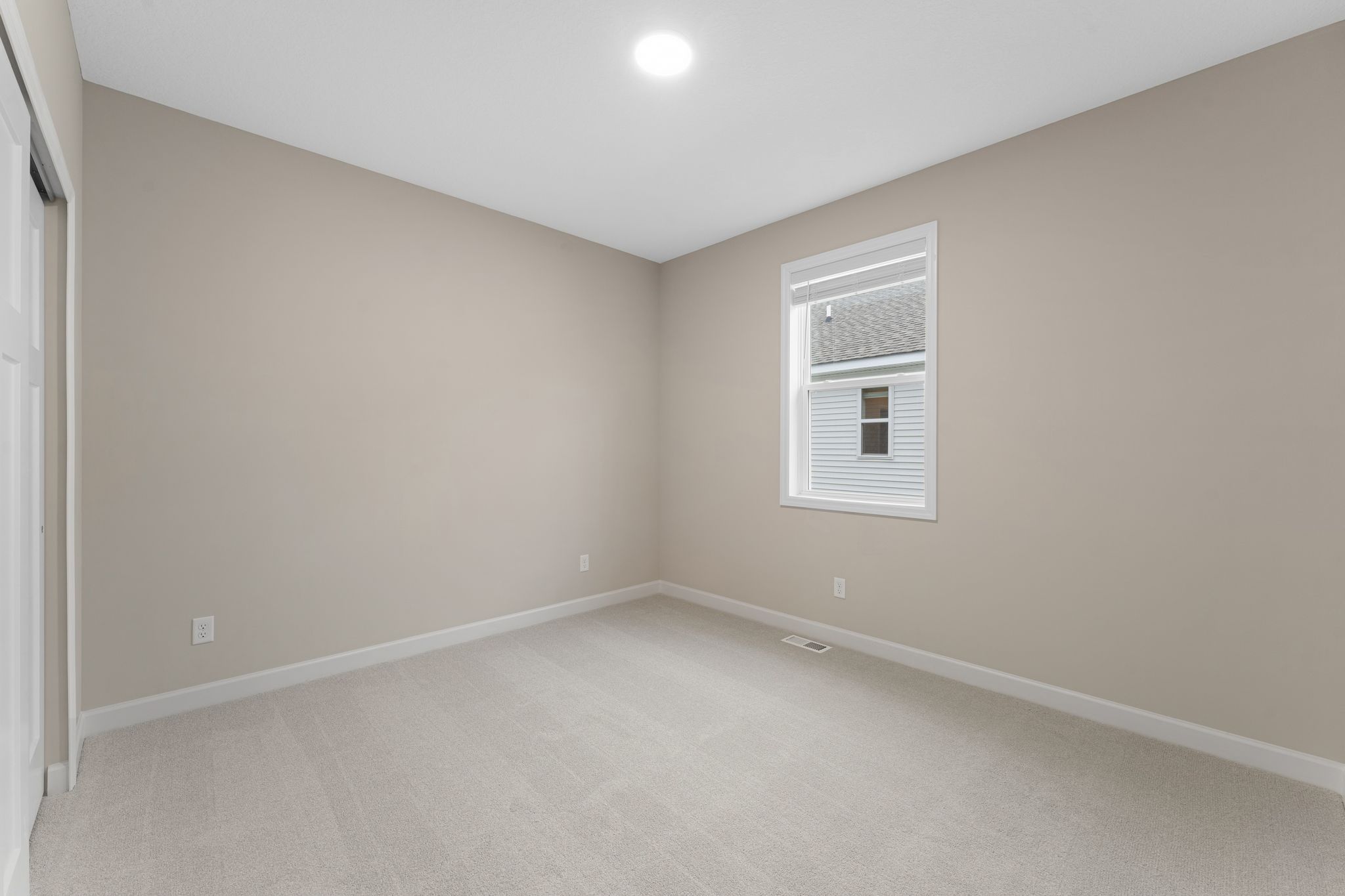 5 Westwind Corsica QMI H S3522 Bedroom 2of2 F1