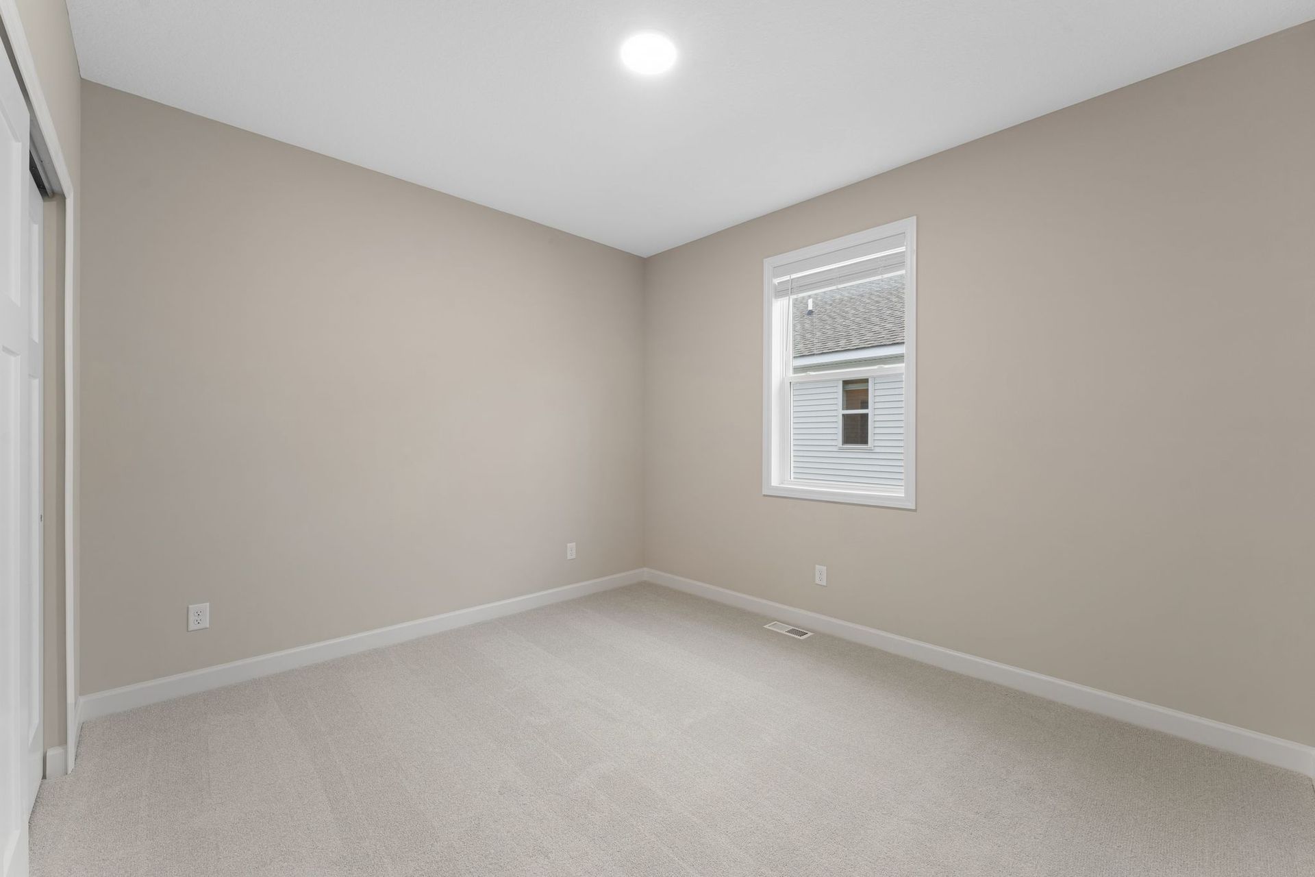 5 Westwind Corsica QMI H S3522 Bedroom 2of2 F1