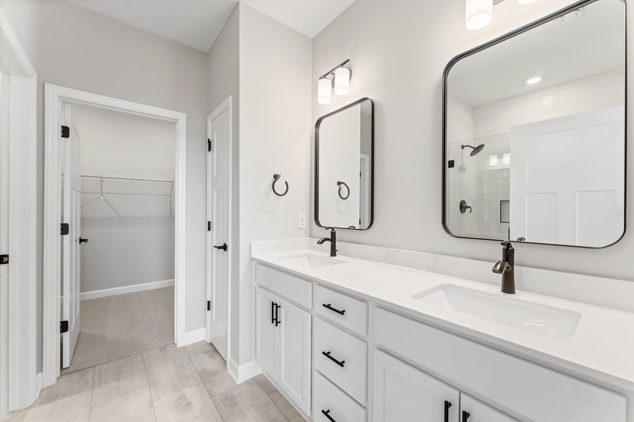 12 Tavera Brighton QMI H S7406 Owners Bathroom 1of2 F1