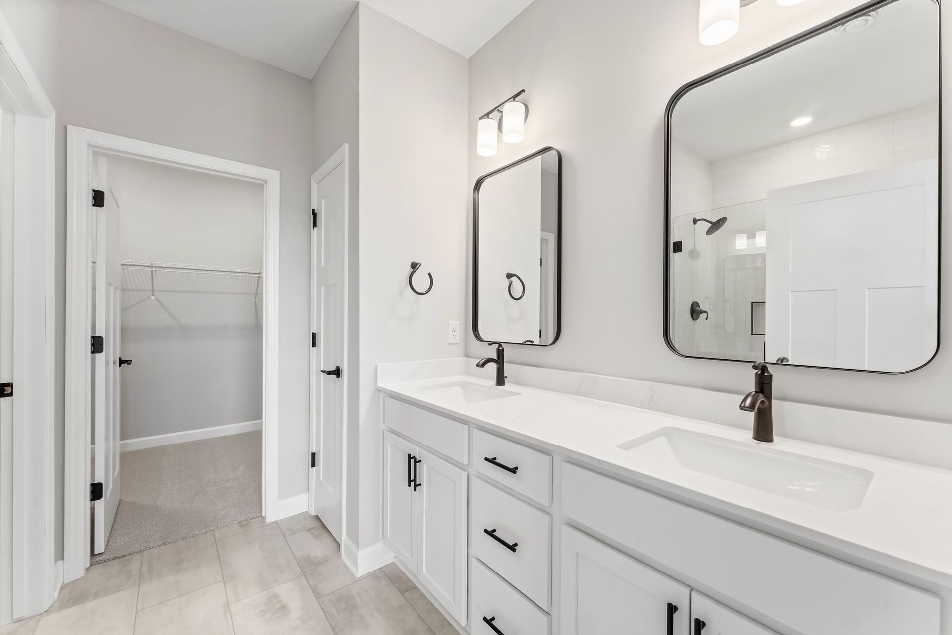 12 Tavera Brighton QMI H S7406 Owners Bathroom 1of2 F1