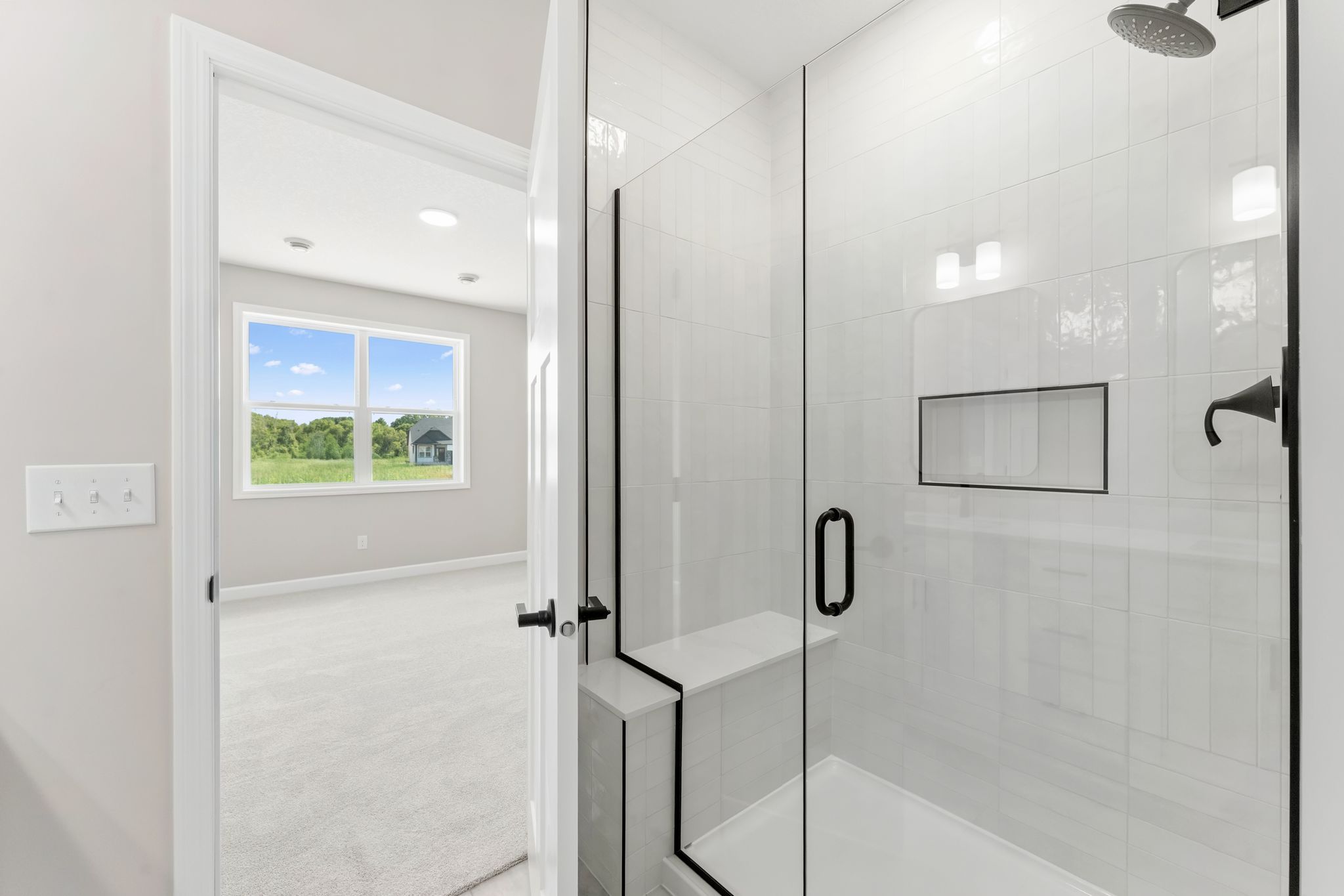 13 Tavera Brighton QMI H S7406 Owners Bathroom 2of2 F1