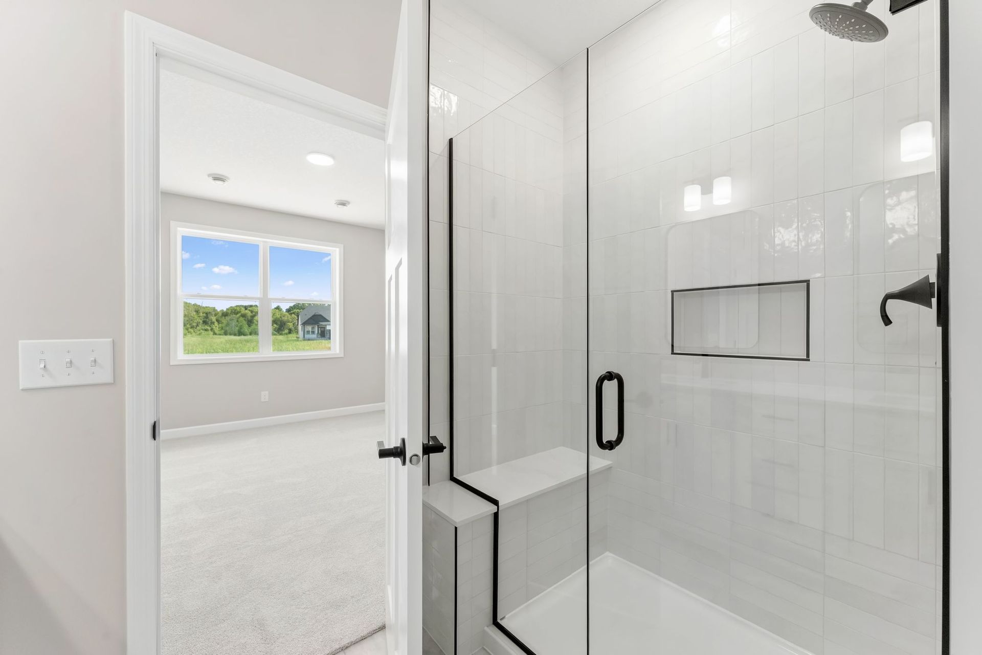 13 Tavera Brighton QMI H S7406 Owners Bathroom 2of2 F1