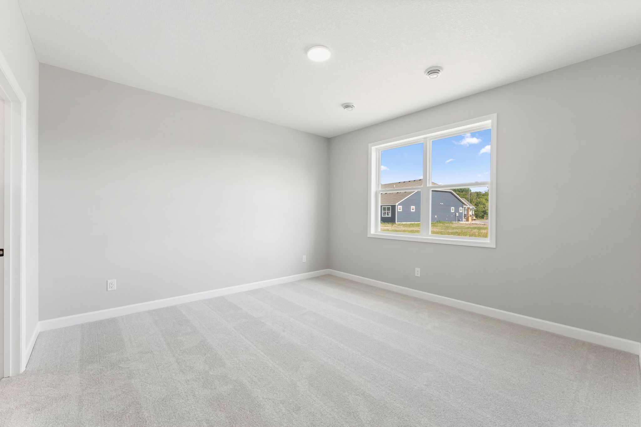 14 Tavera Brighton QMI H S7406 Owners Bedroom 1of2 F1
