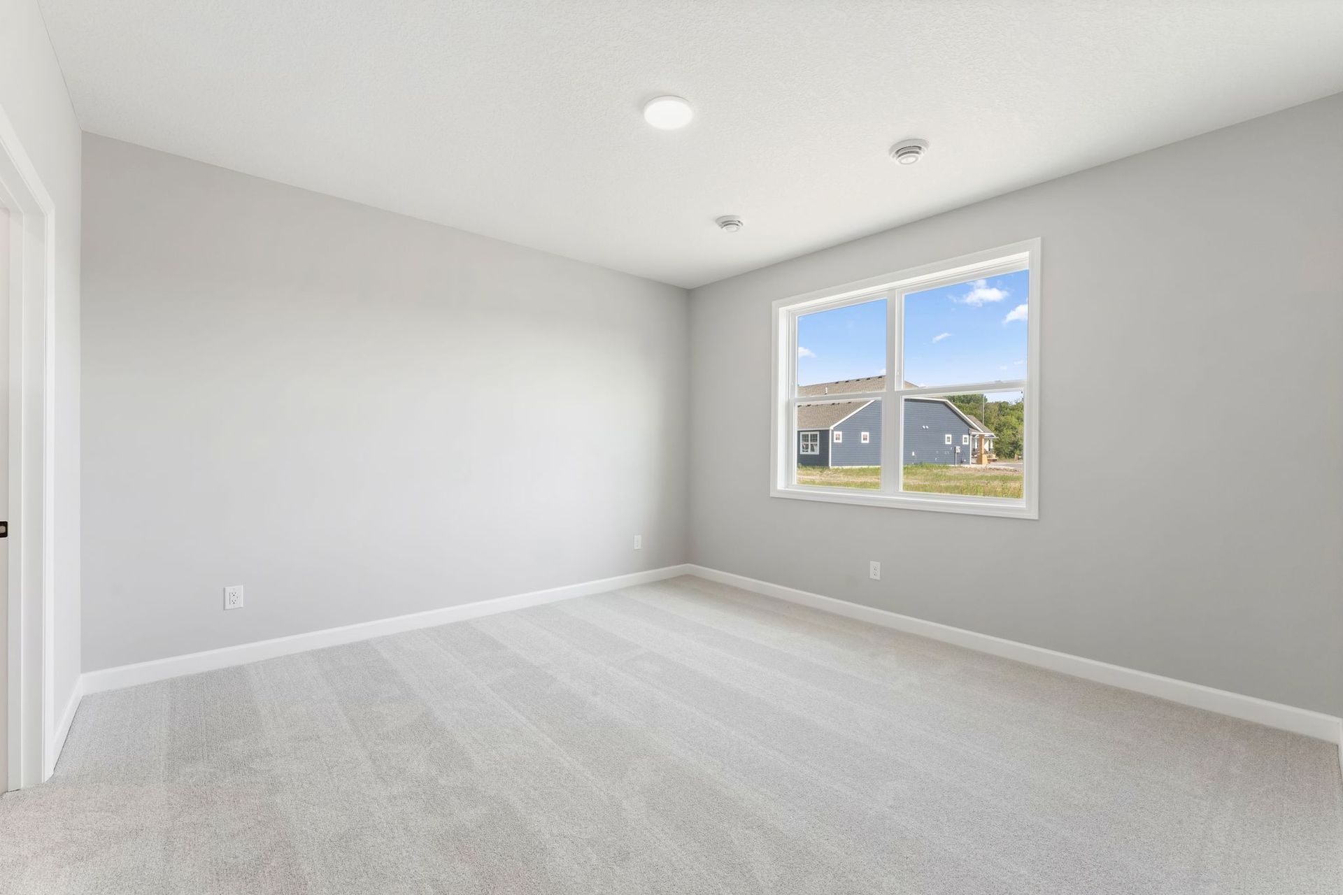 14 Tavera Brighton QMI H S7406 Owners Bedroom 1of2 F1