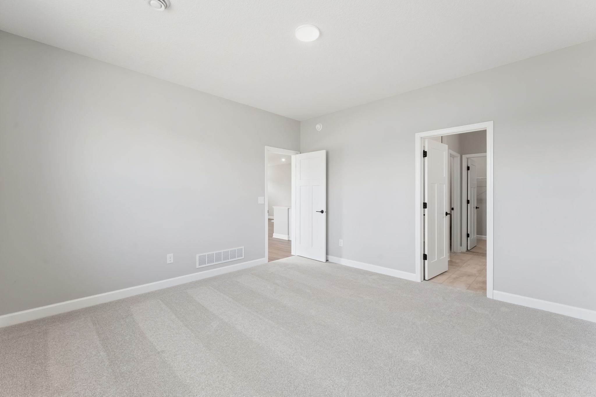 15 Tavera Brighton QMI H S7406 Owners Bedroom 2of2 F1