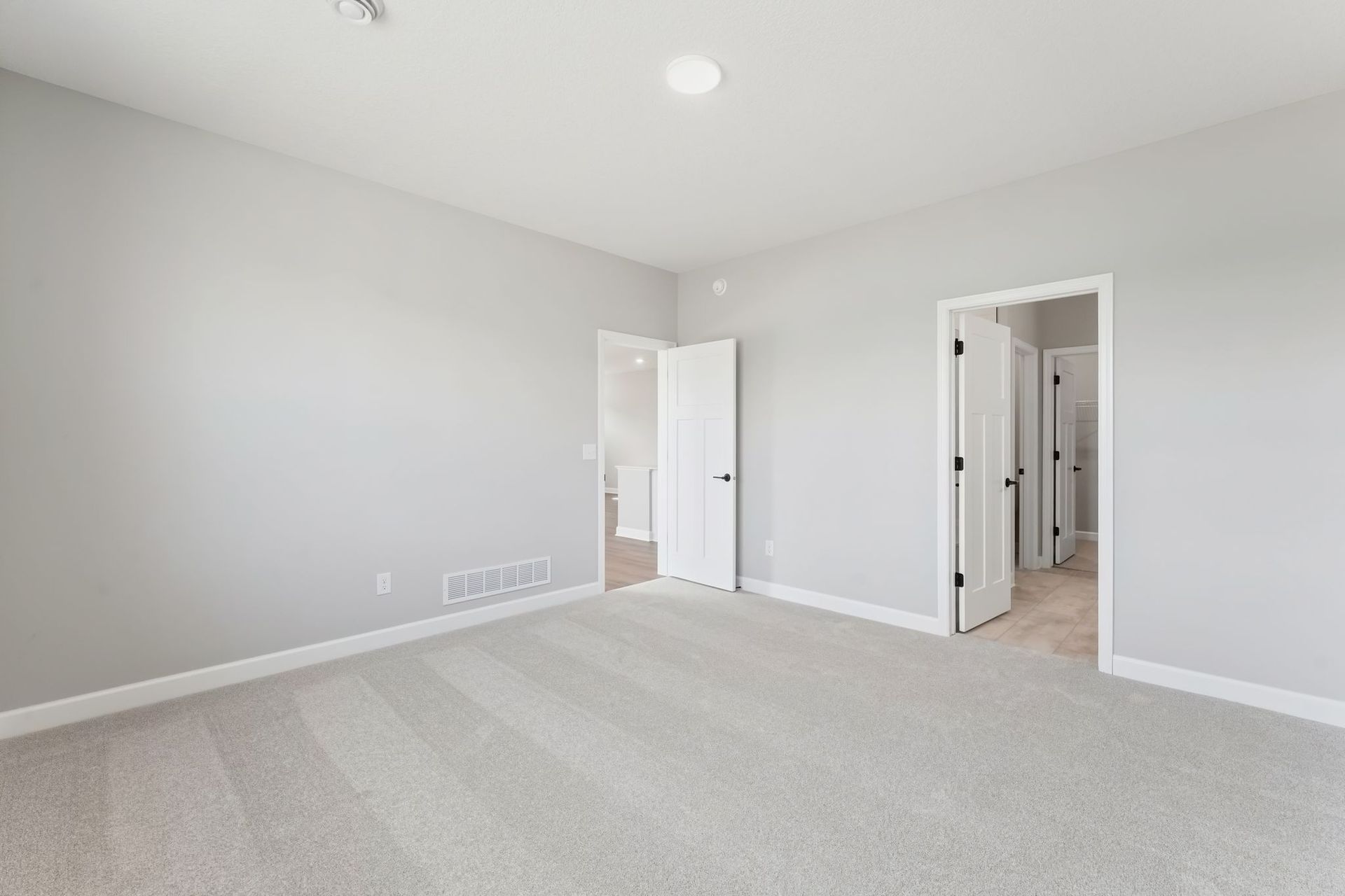15 Tavera Brighton QMI H S7406 Owners Bedroom 2of2 F1