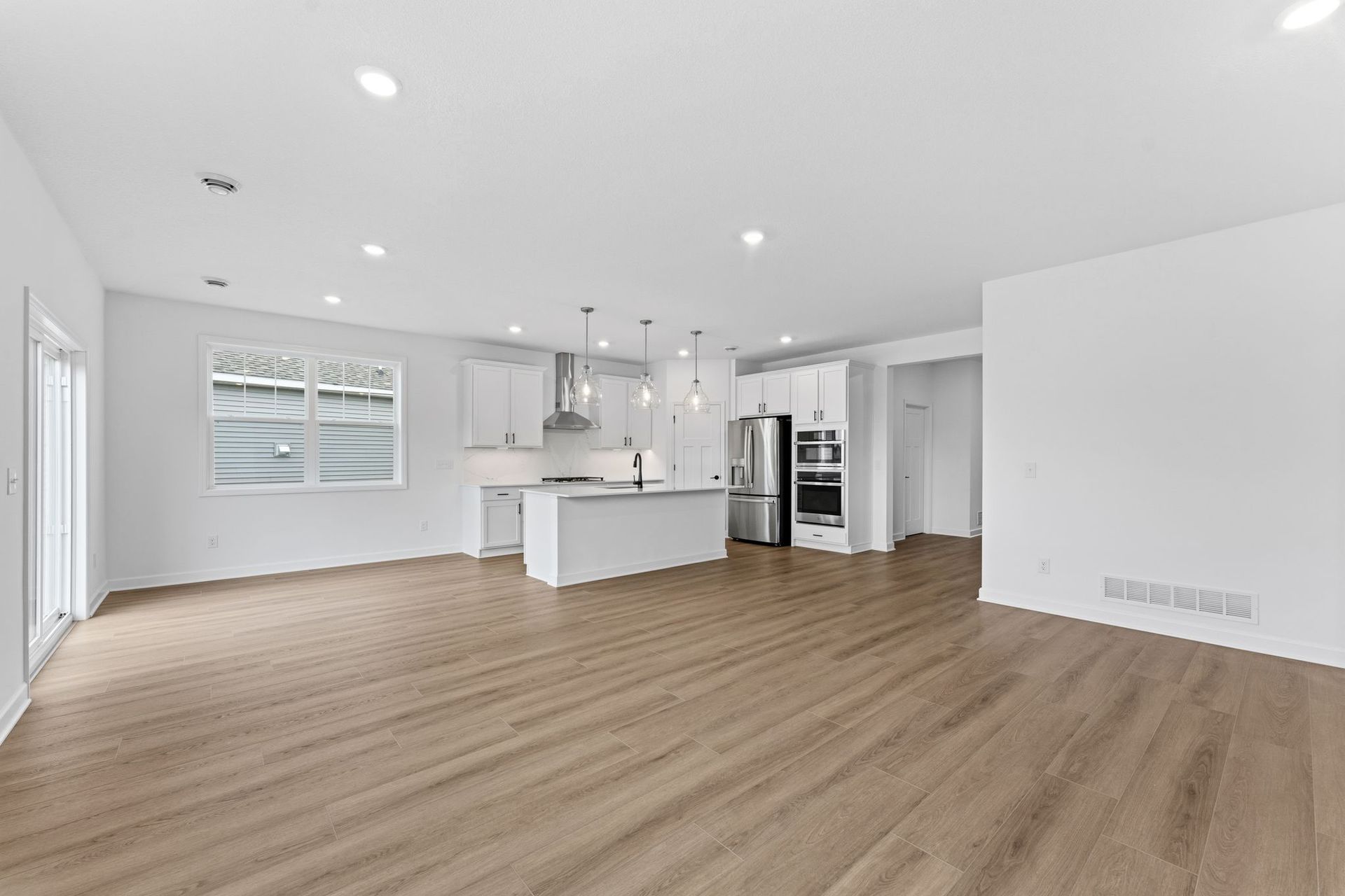 8 Tavera Corsica QMI H S7402 Great Room 2of4 F1
