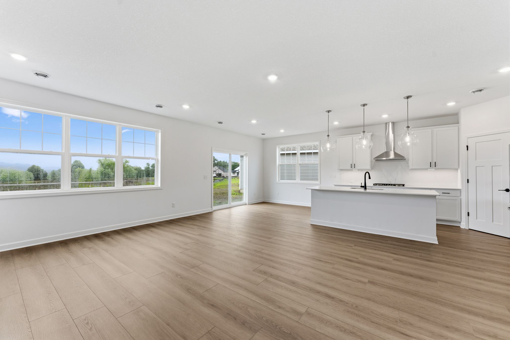 10 Tavera Corsica QMI H S7402 Great Room 4of4 F1