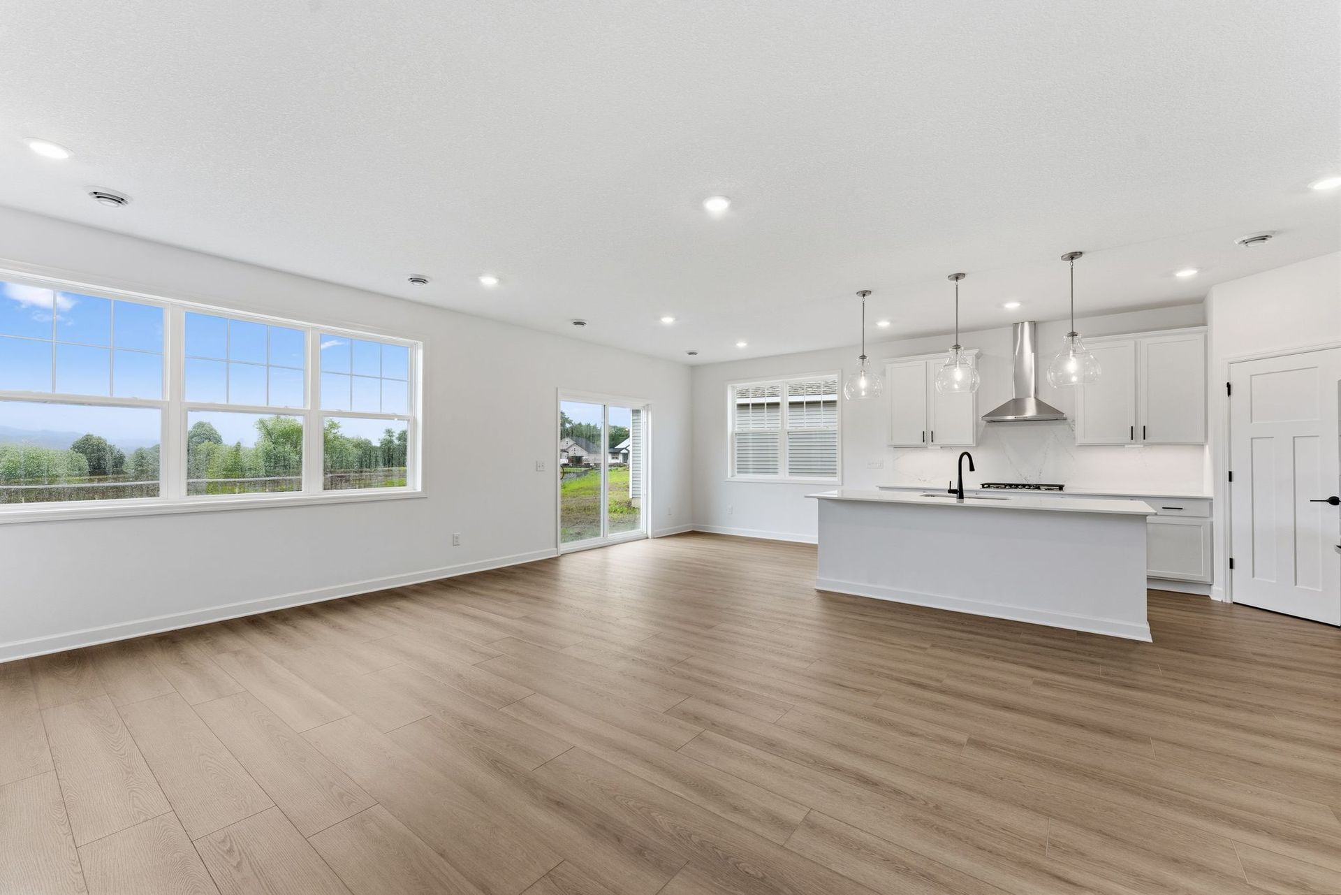 10 Tavera Corsica QMI H S7402 Great Room 4of4 F1