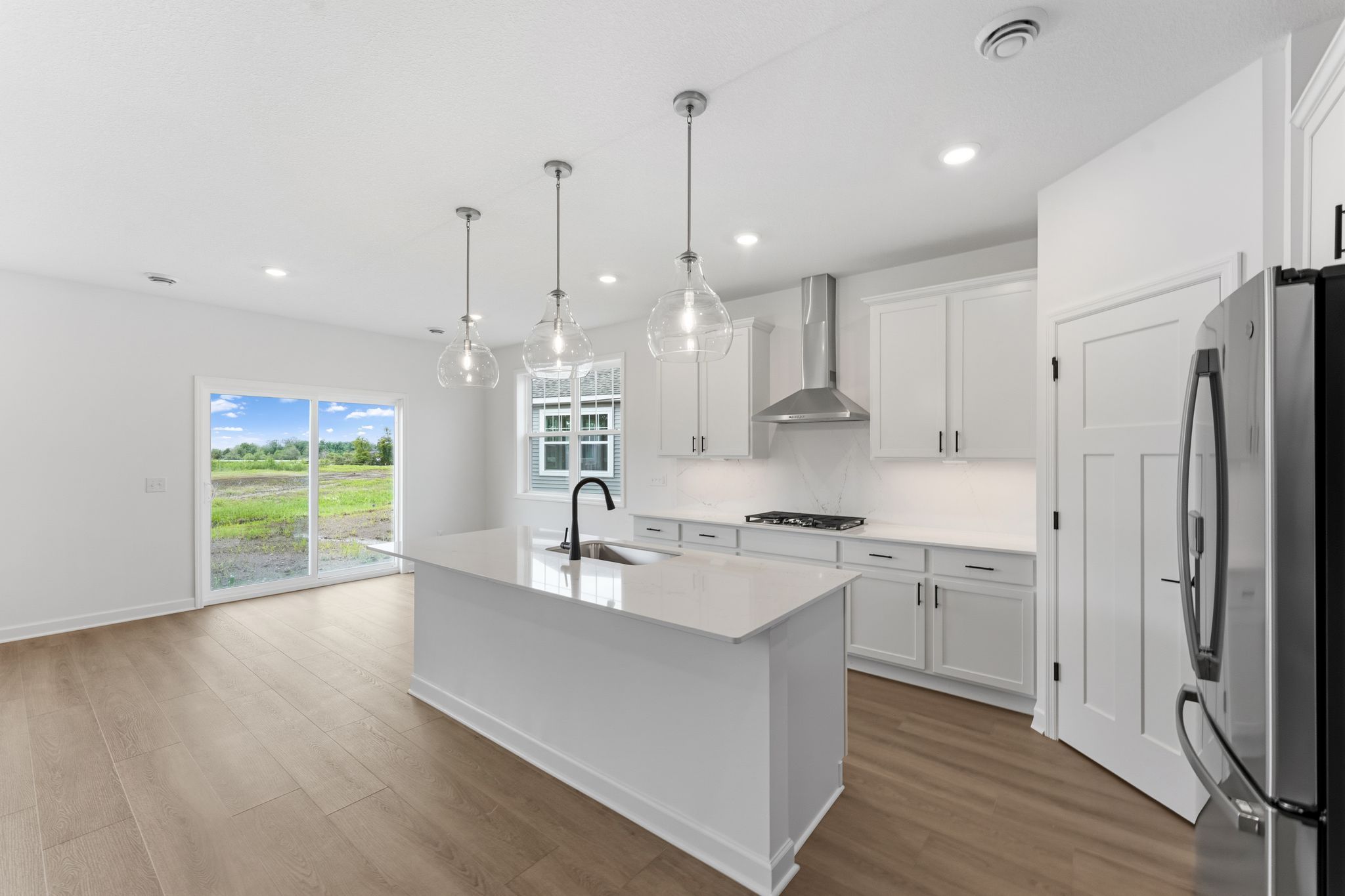 11 Tavera Corsica QMI H S7402 Kitchen 1of4 F1