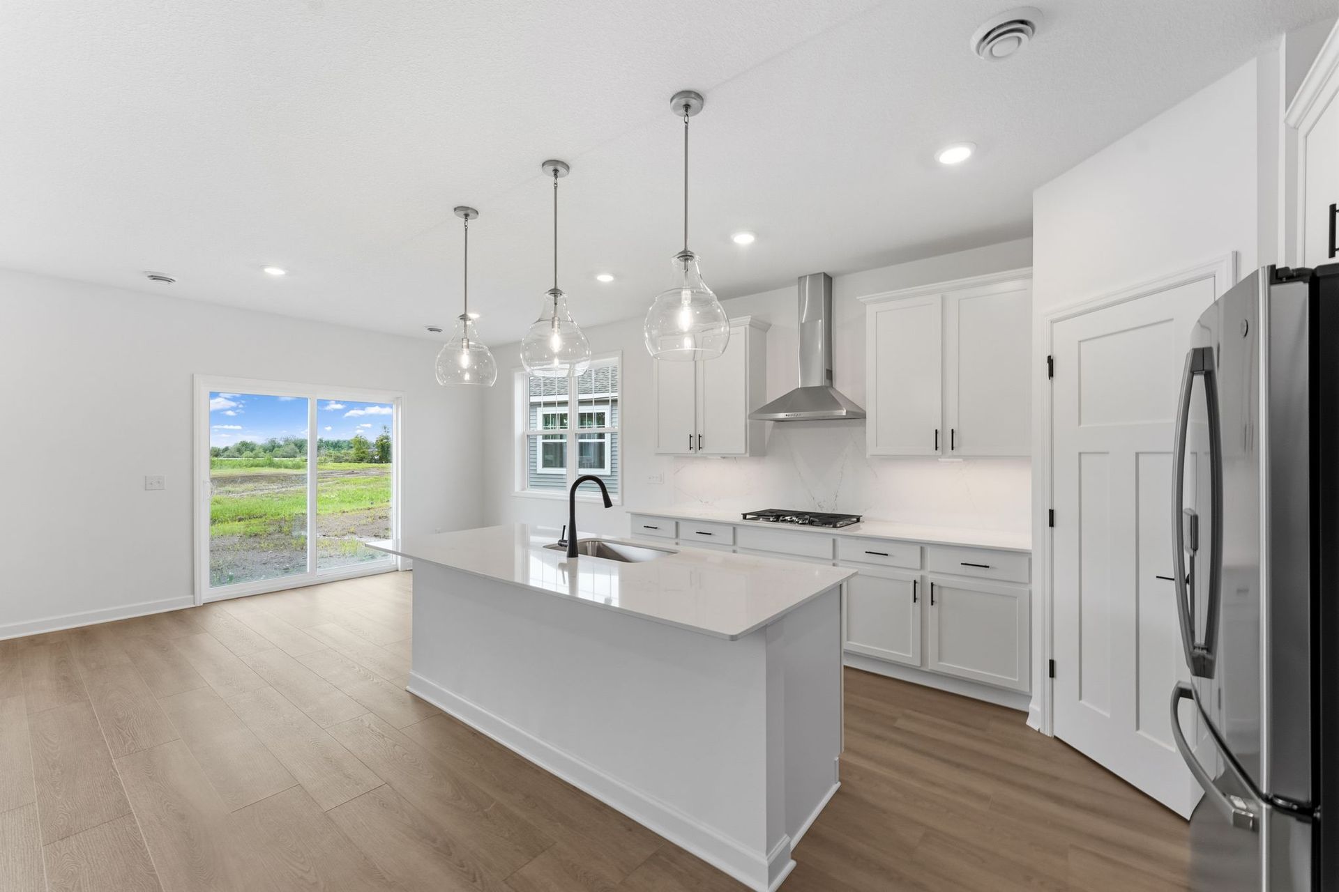 11 Tavera Corsica QMI H S7402 Kitchen 1of4 F1
