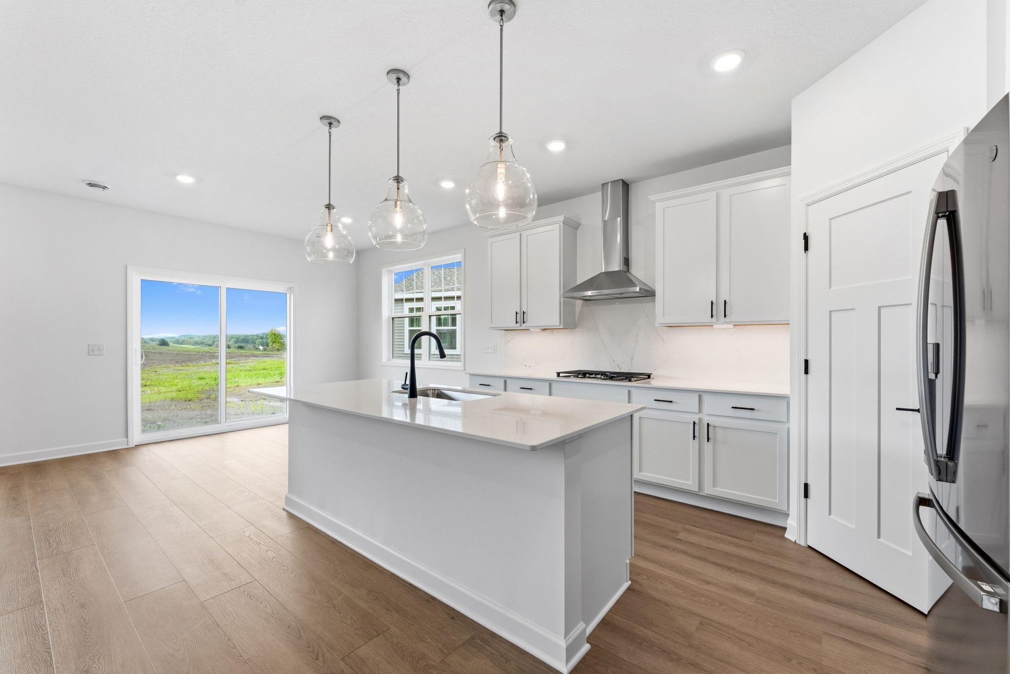 13 Tavera Corsica QMI H S7402 Kitchen 3of4 F1