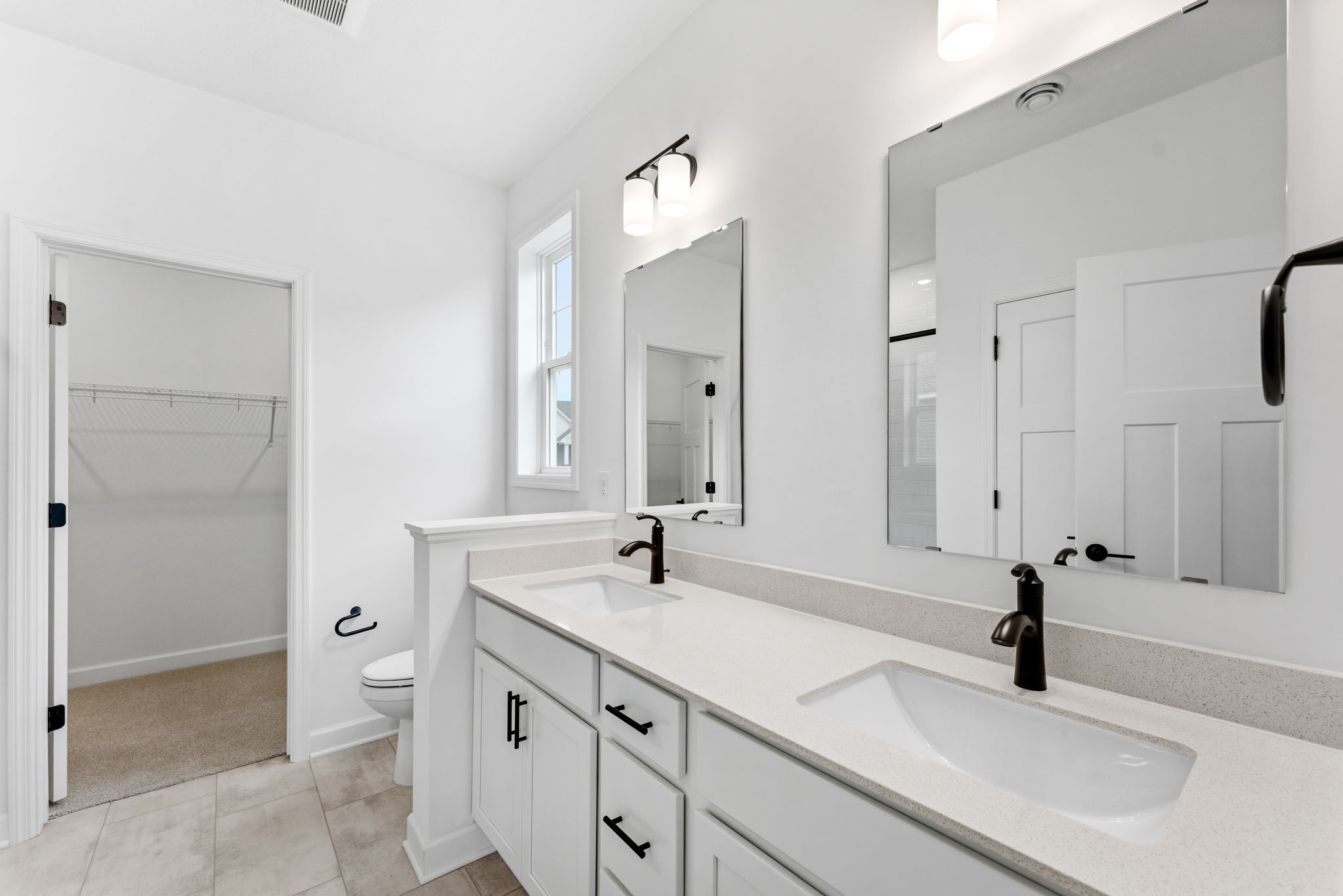 16 Tavera Corsica QMI H S7402 Owners Bathroom F1