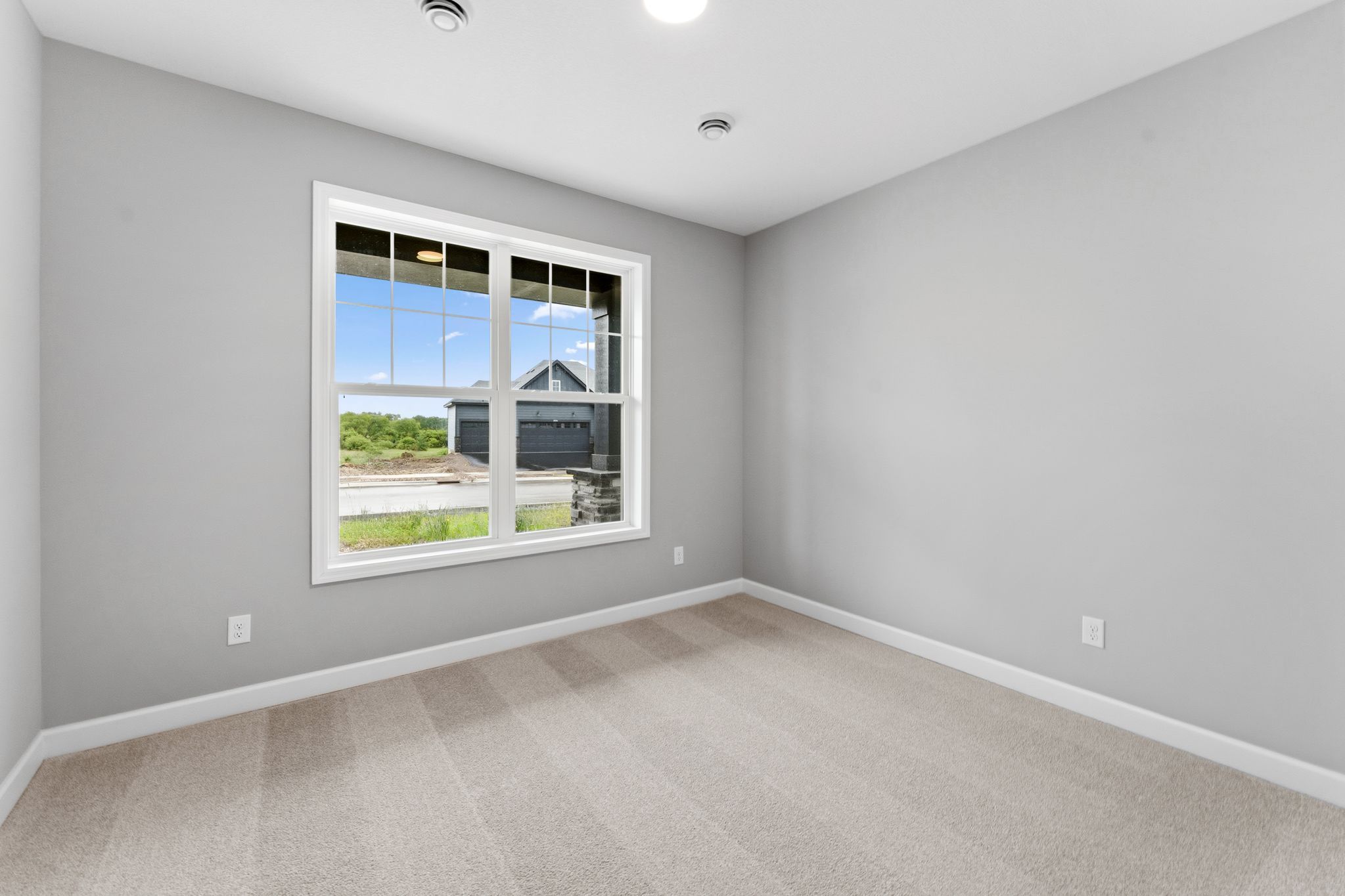 3 Tavera Corsica QMI H S7404 Bedroom 1of2 F1