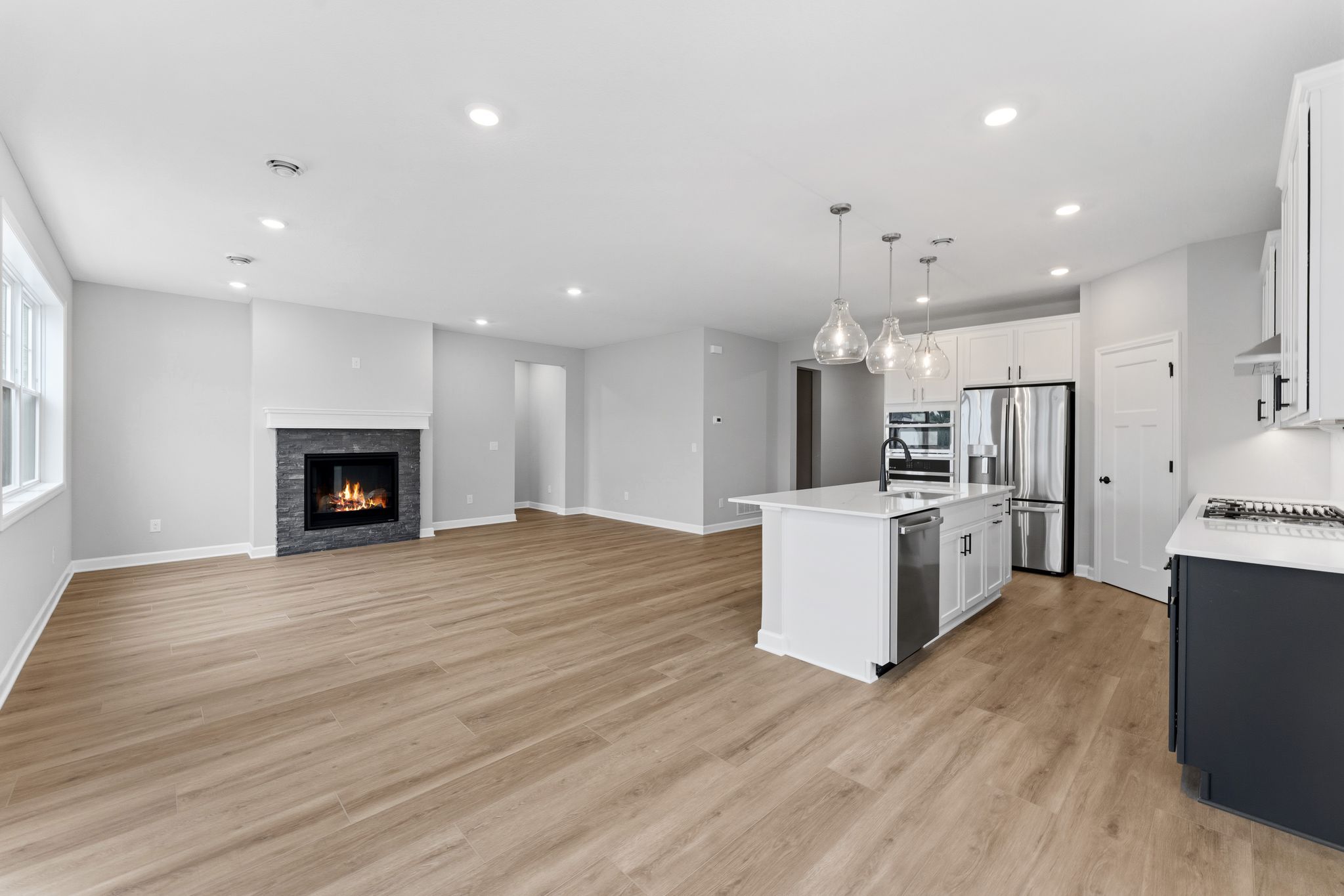 5 Tavera Corsica QMI H S7404 Dining Room F1