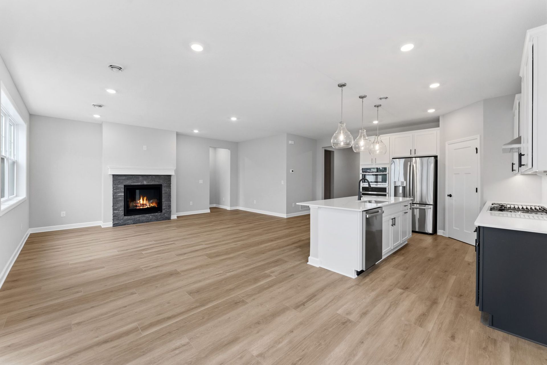 5 Tavera Corsica QMI H S7404 Dining Room F1