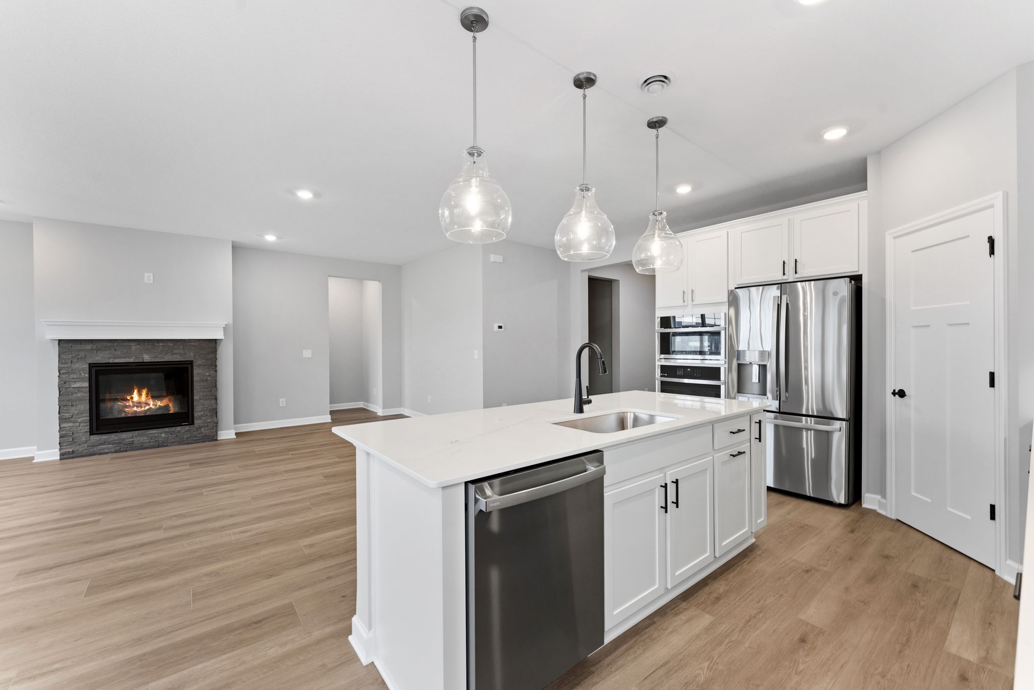 10 Tavera Corsica QMI H S7404 Kitchen 2of3 F1