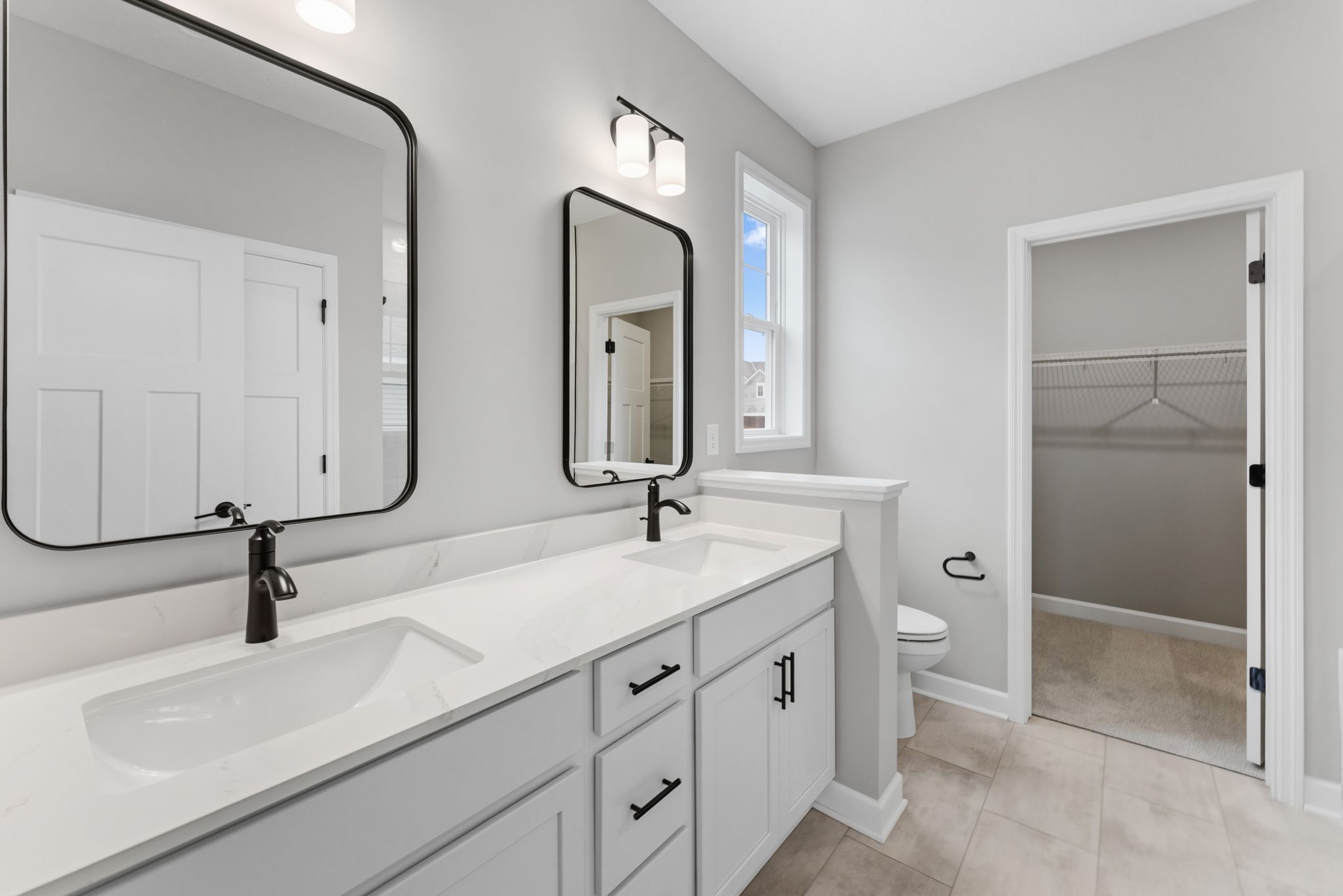 13 Tavera Corsica QMI H S7404 Owners Bathroom F1