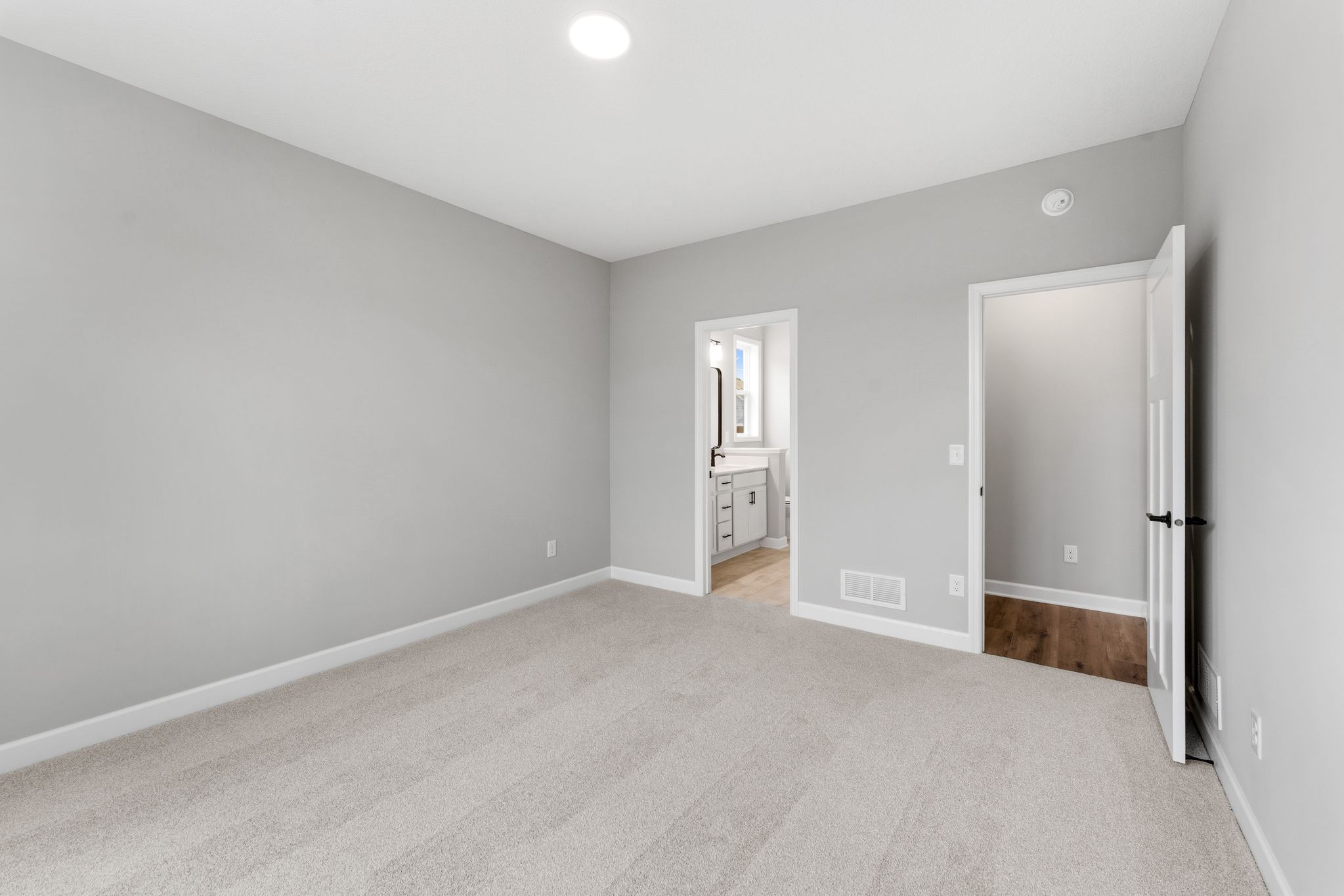 14 Tavera Corsica QMI H S7404 Owners Bedroom 1of2 F1