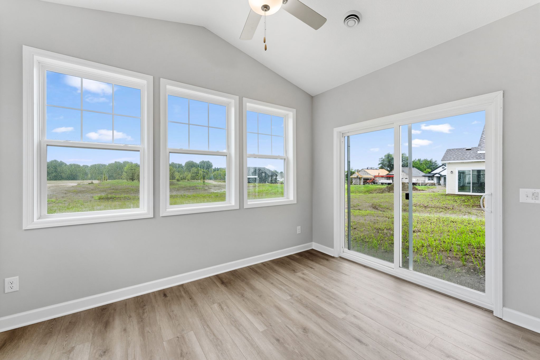 16 Tavera Corsica QMI H S7404 Sun Room 1of2 F1