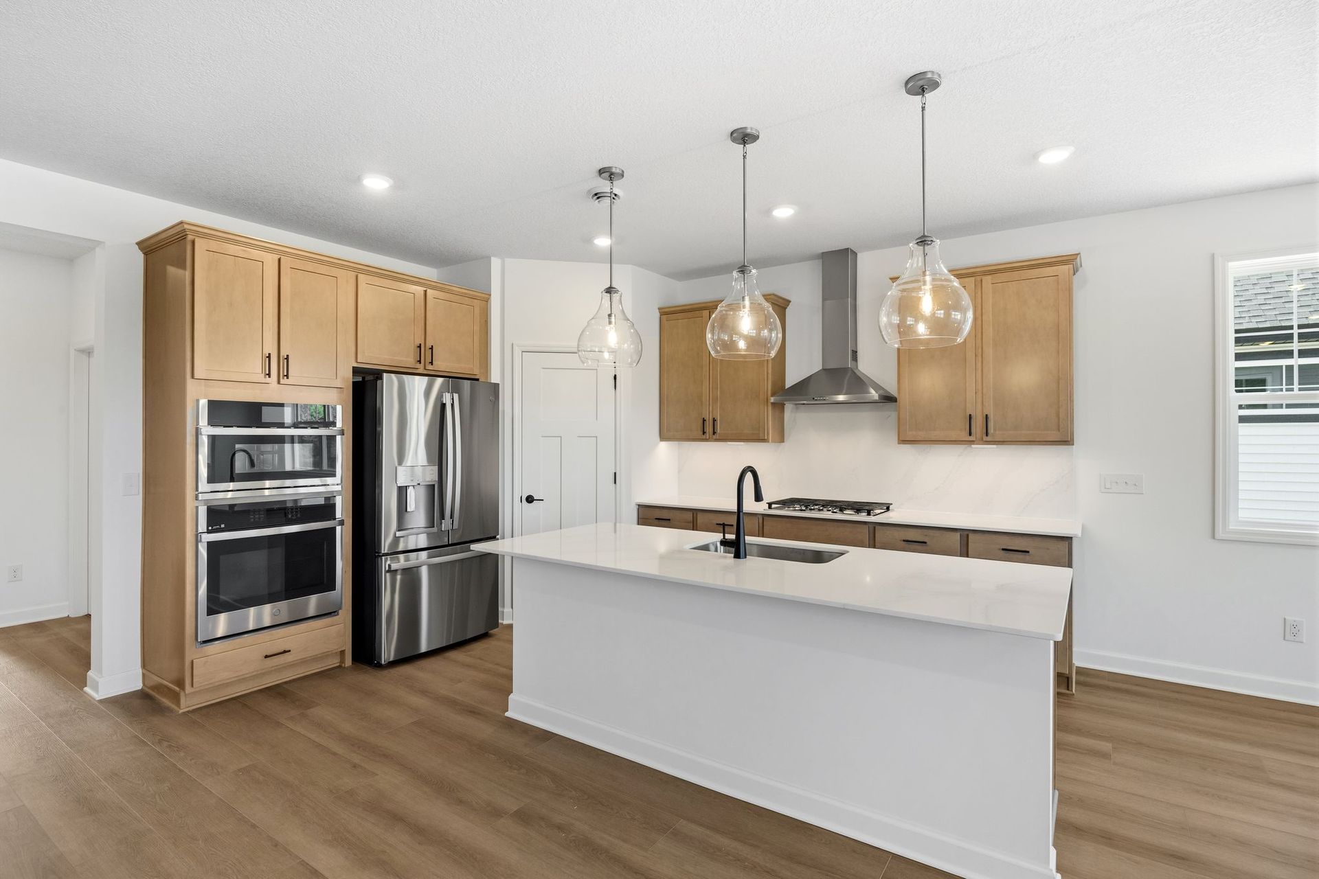 7 Tavera Corsica QMI H S7602 Kitchen 1of3 F1