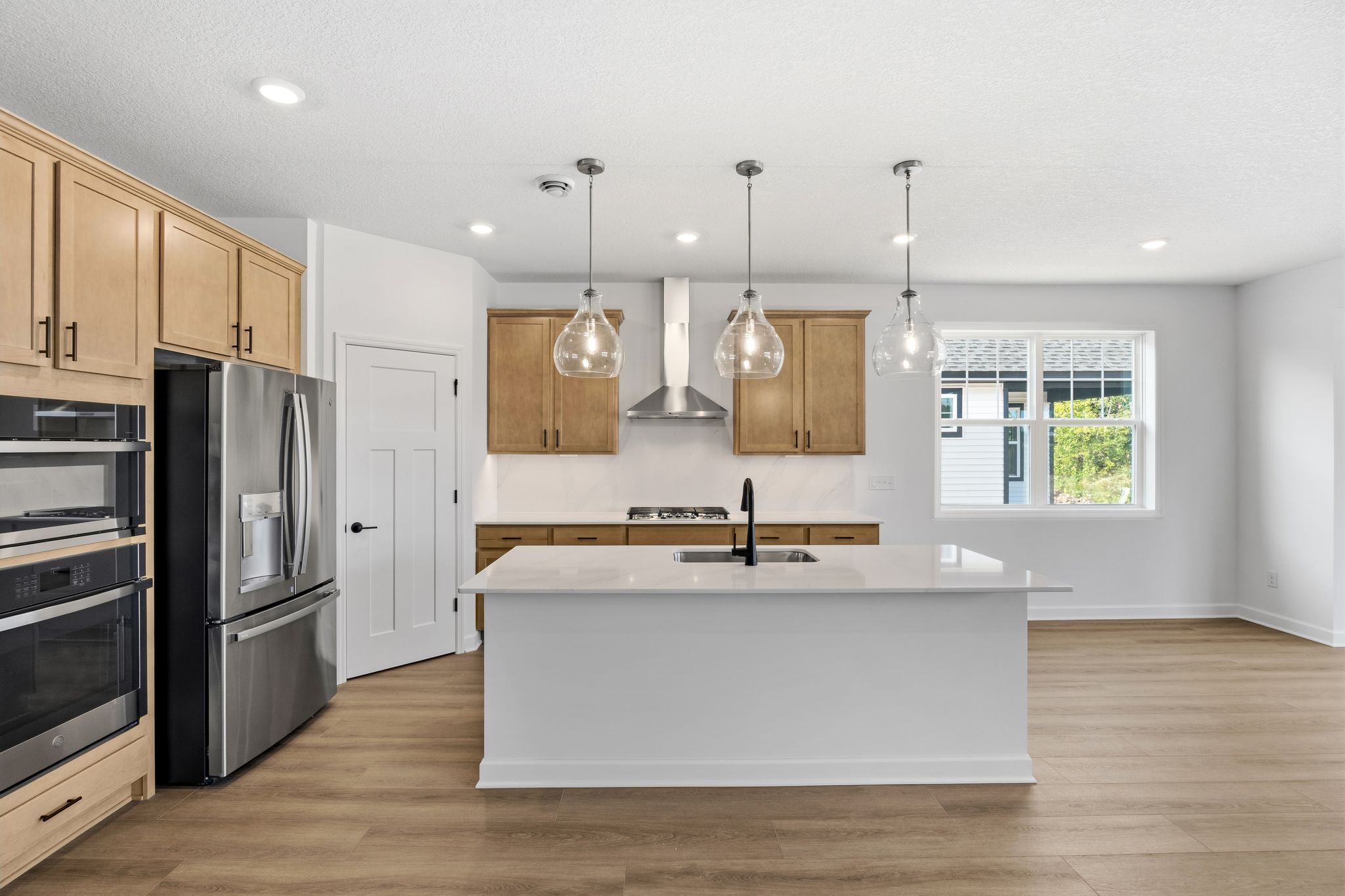 8 Tavera Corsica QMI H S7602 Kitchen 2of3 F1