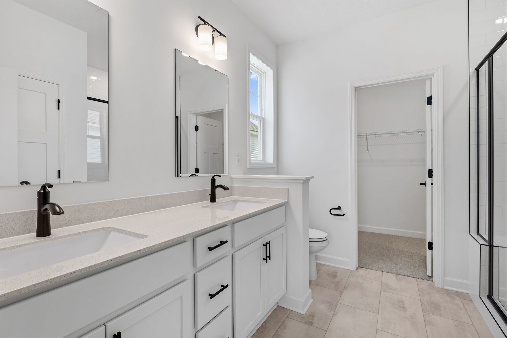 11 Tavera Corsica QMI H S7602 Owners Bathroom 1of2 F1