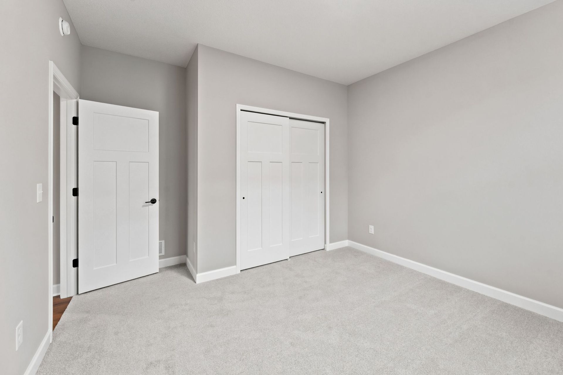 4 Tavera Salerno QMI H S7405 Bedroom 2of2 F1