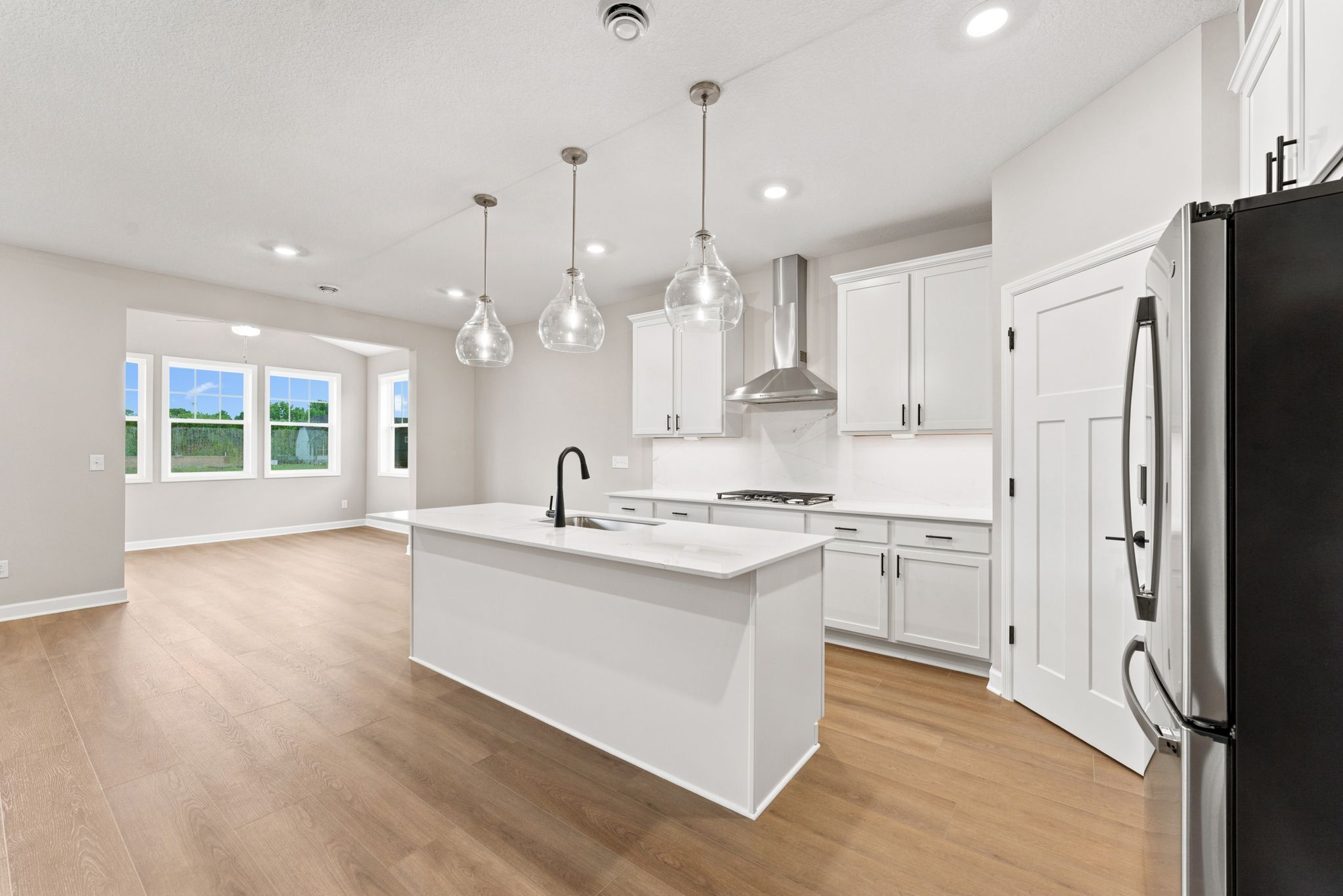 10 Tavera Salerno QMI H S7405 Kitchen 1of2 F1