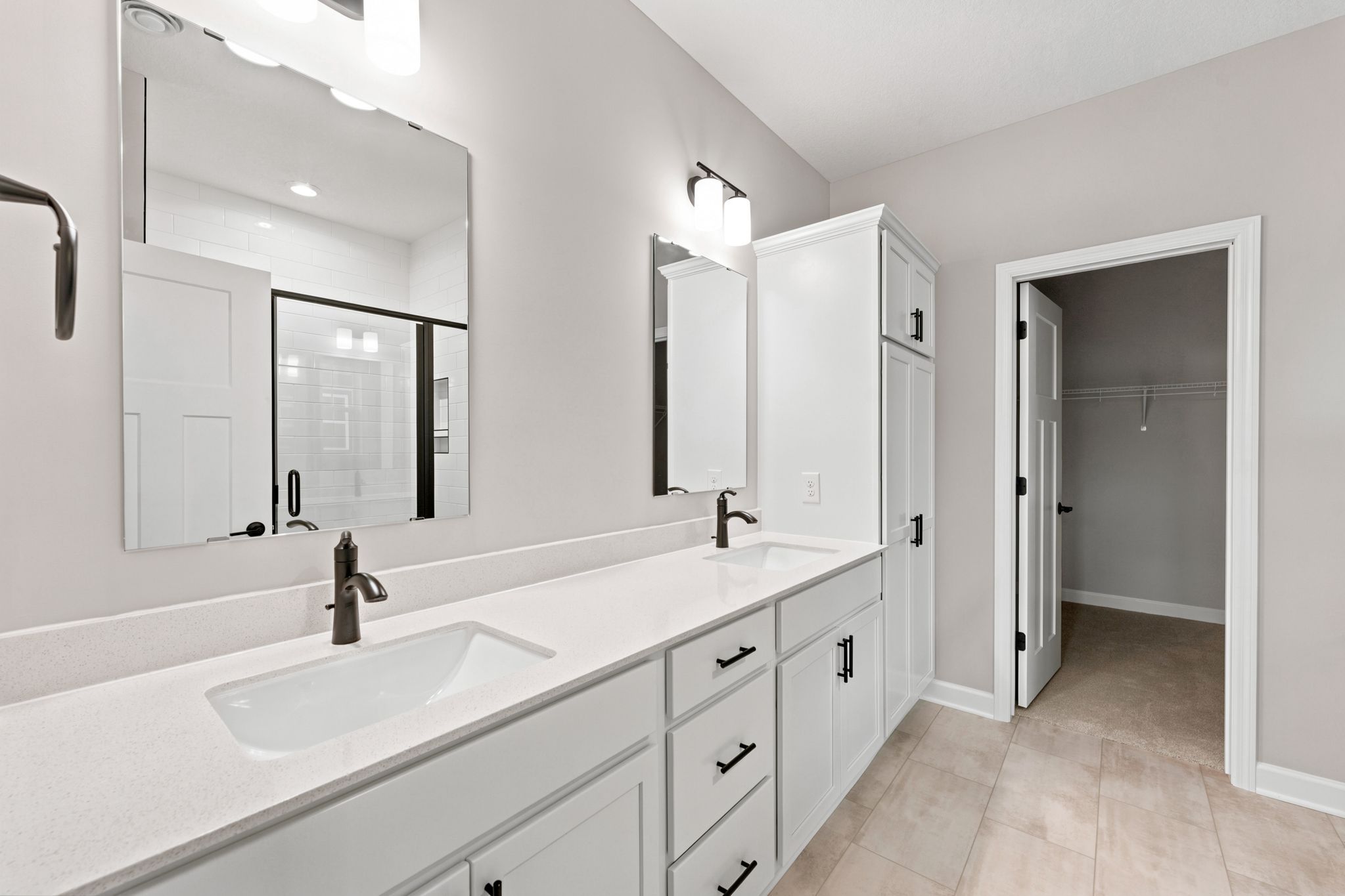 13 Tavera Salerno QMI H S7405 Owners Bathroom F1