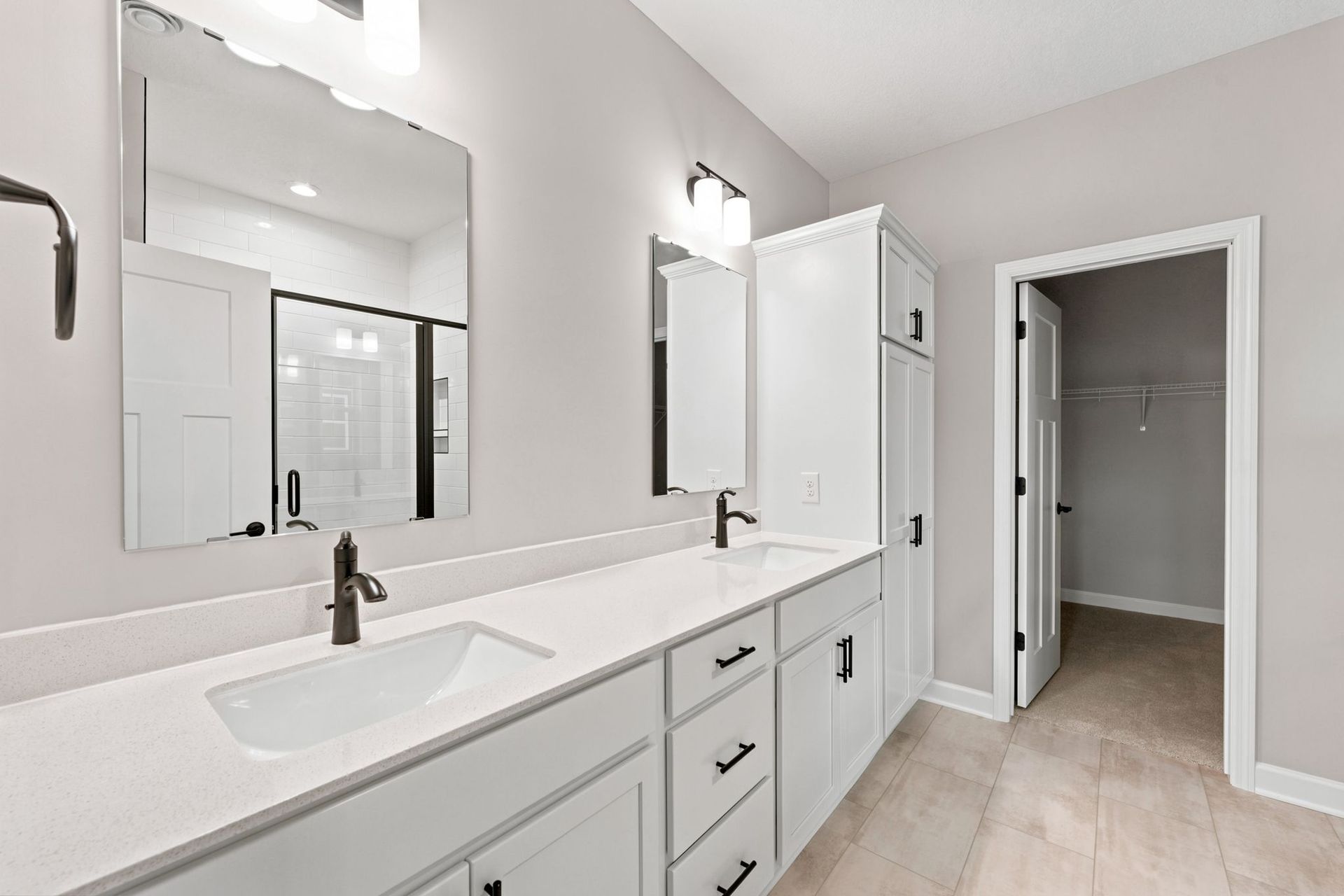 13 Tavera Salerno QMI H S7405 Owners Bathroom F1
