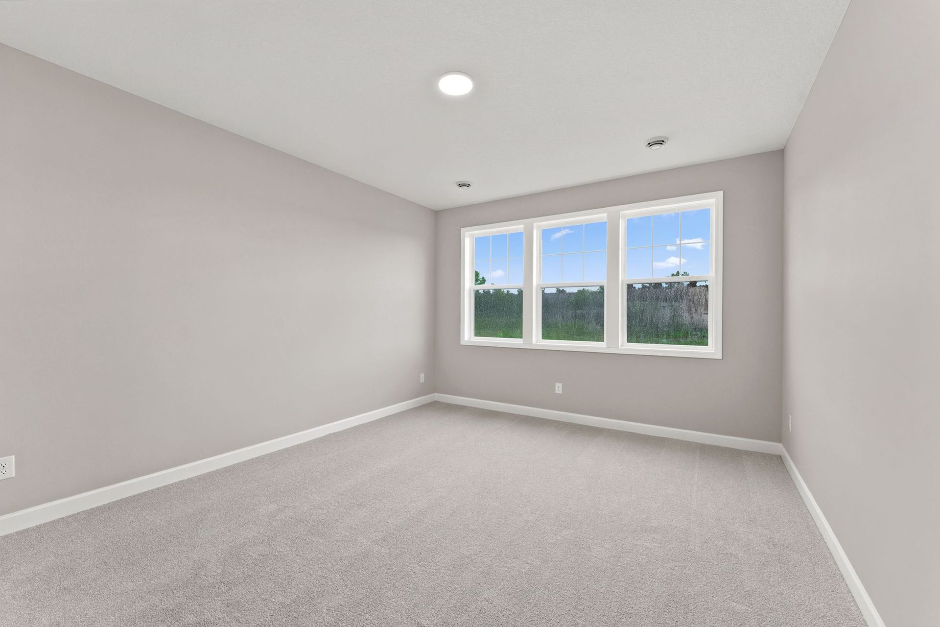 14 Tavera Salerno QMI H S7405 Owners Bedroom 1of2 F1
