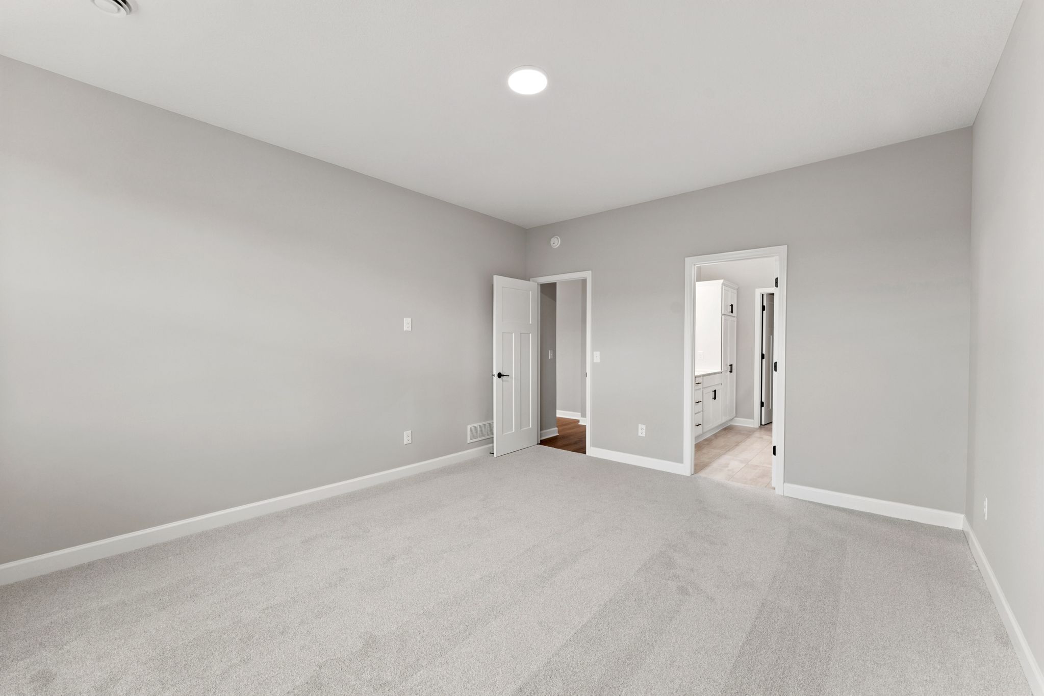 15 Tavera Salerno QMI H S7405 Owners Bedroom 2of2 F1