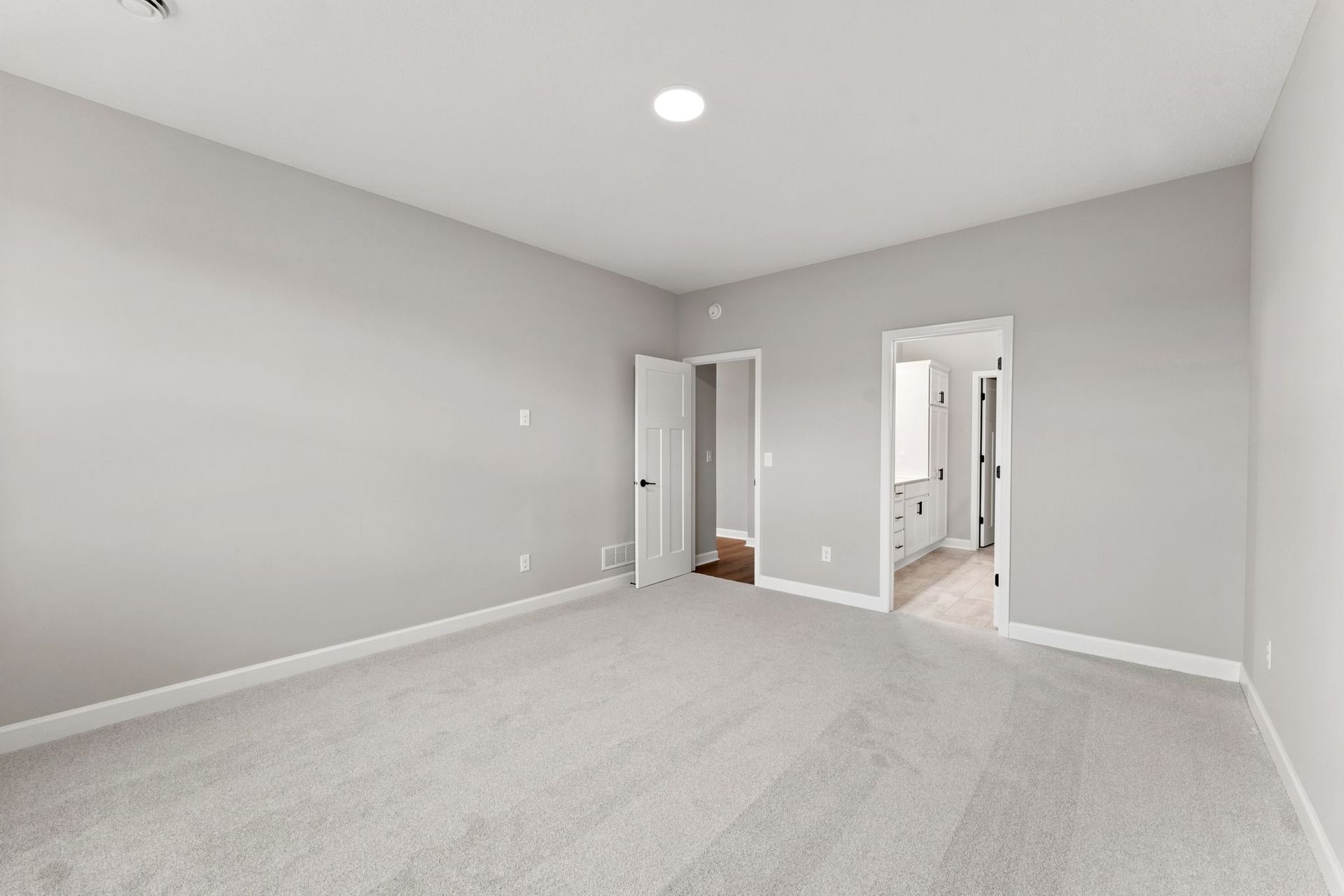 15 Tavera Salerno QMI H S7405 Owners Bedroom 2of2 F1