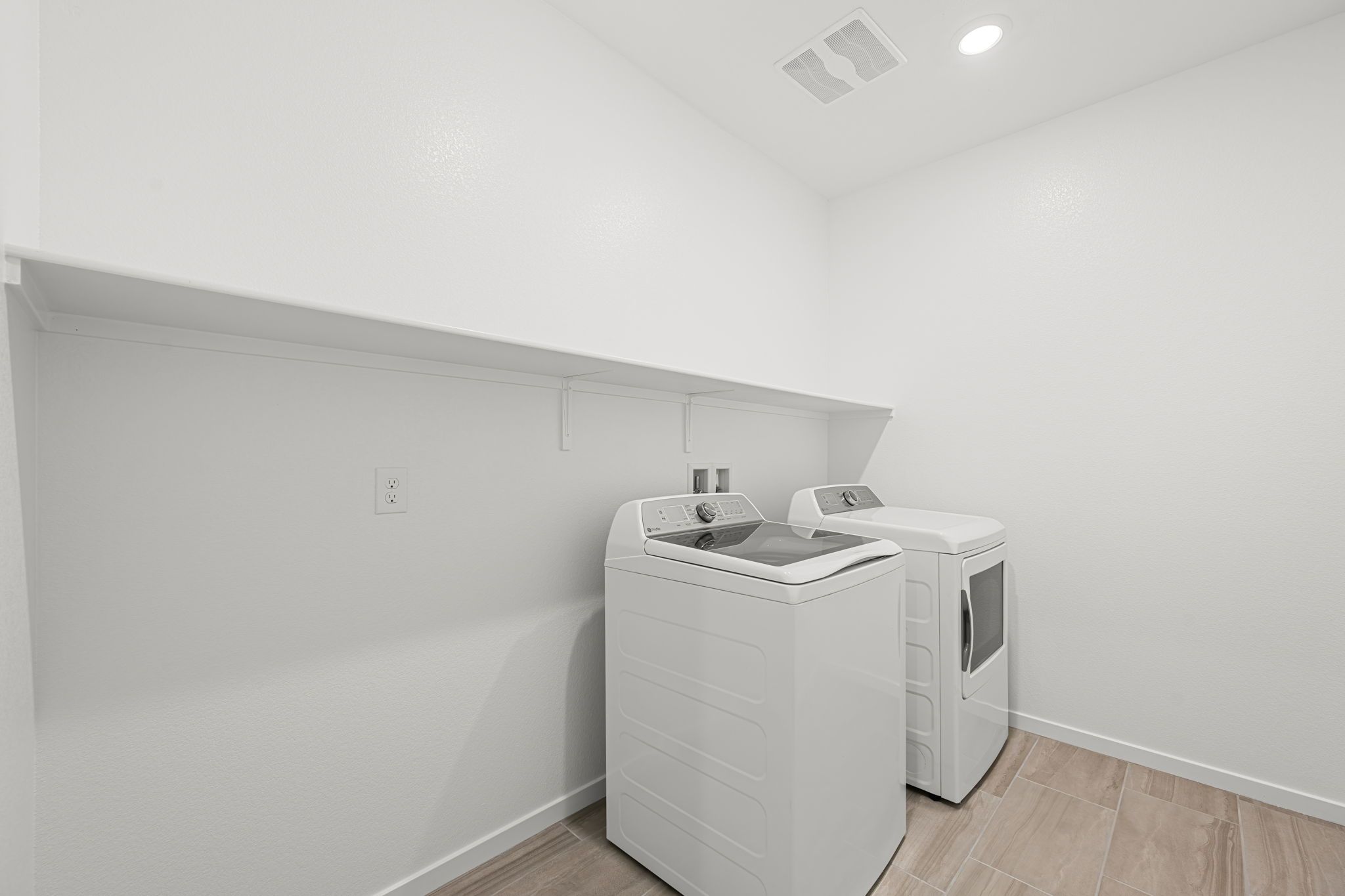 23 web or mls Lennar  3381 DANCING WATERS ST  23