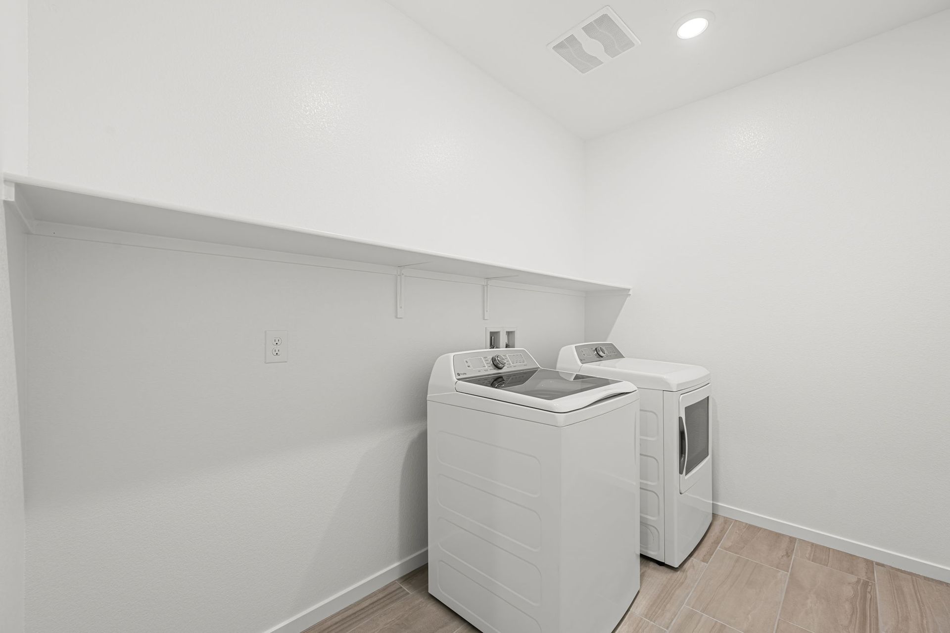 23 web or mls Lennar  3381 DANCING WATERS ST  23