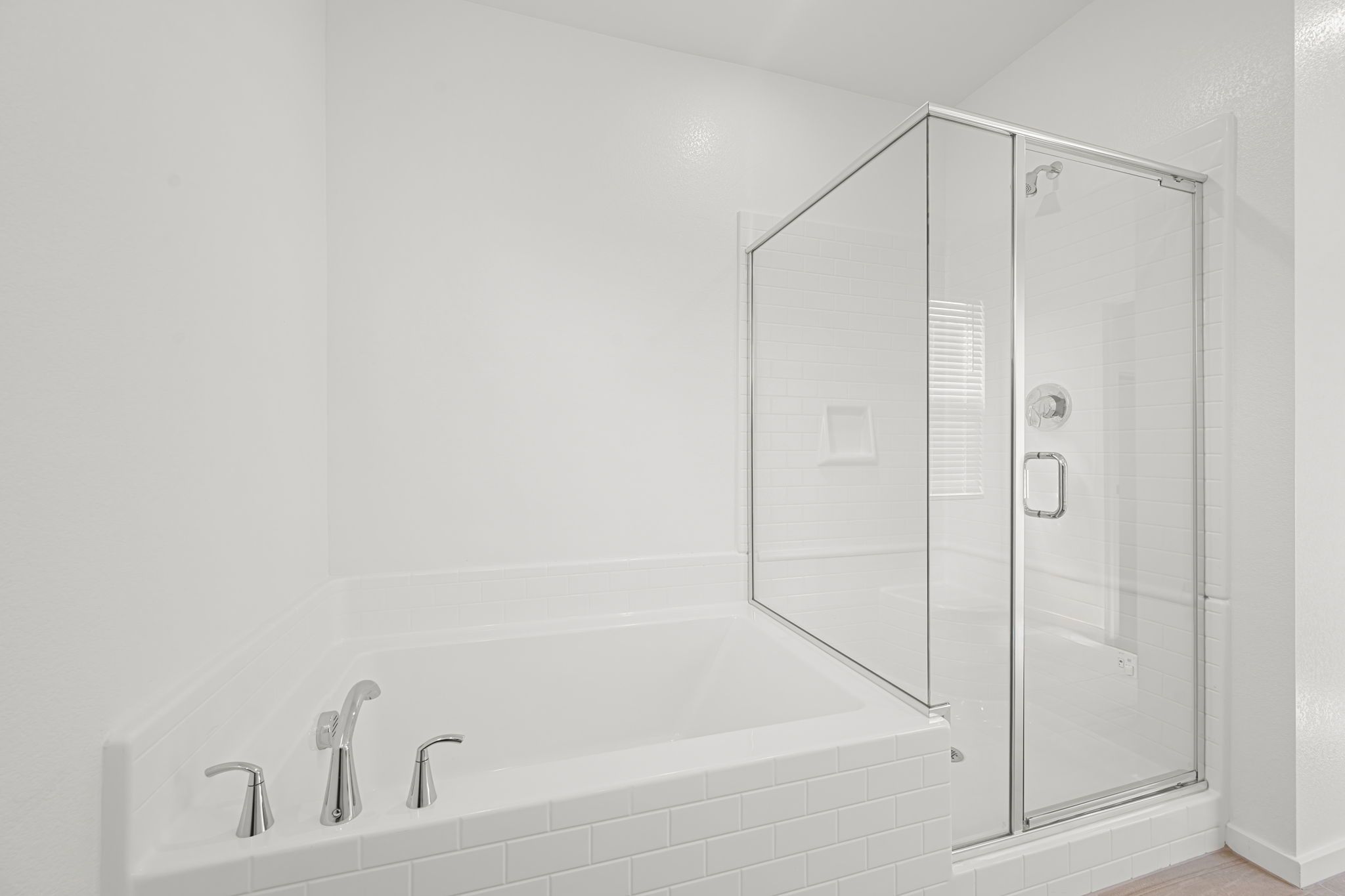 27 web or mls Lennar  3381 DANCING WATERS ST  27