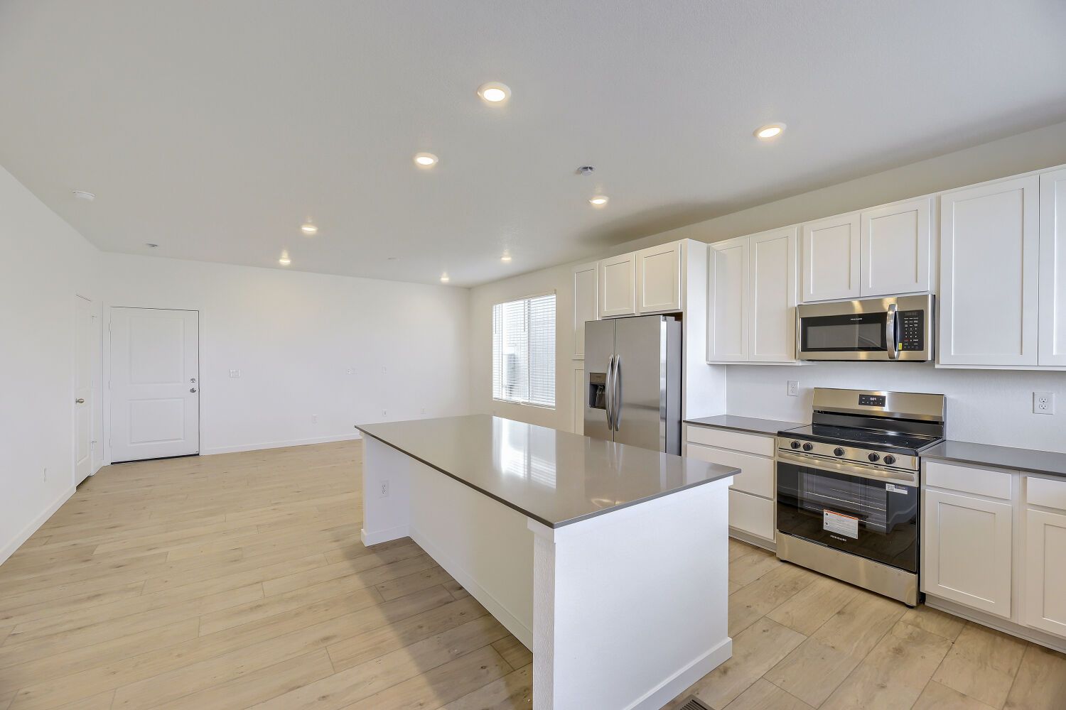 16443 Standing Elk Dr   Web Quality   004   04 Kitchen