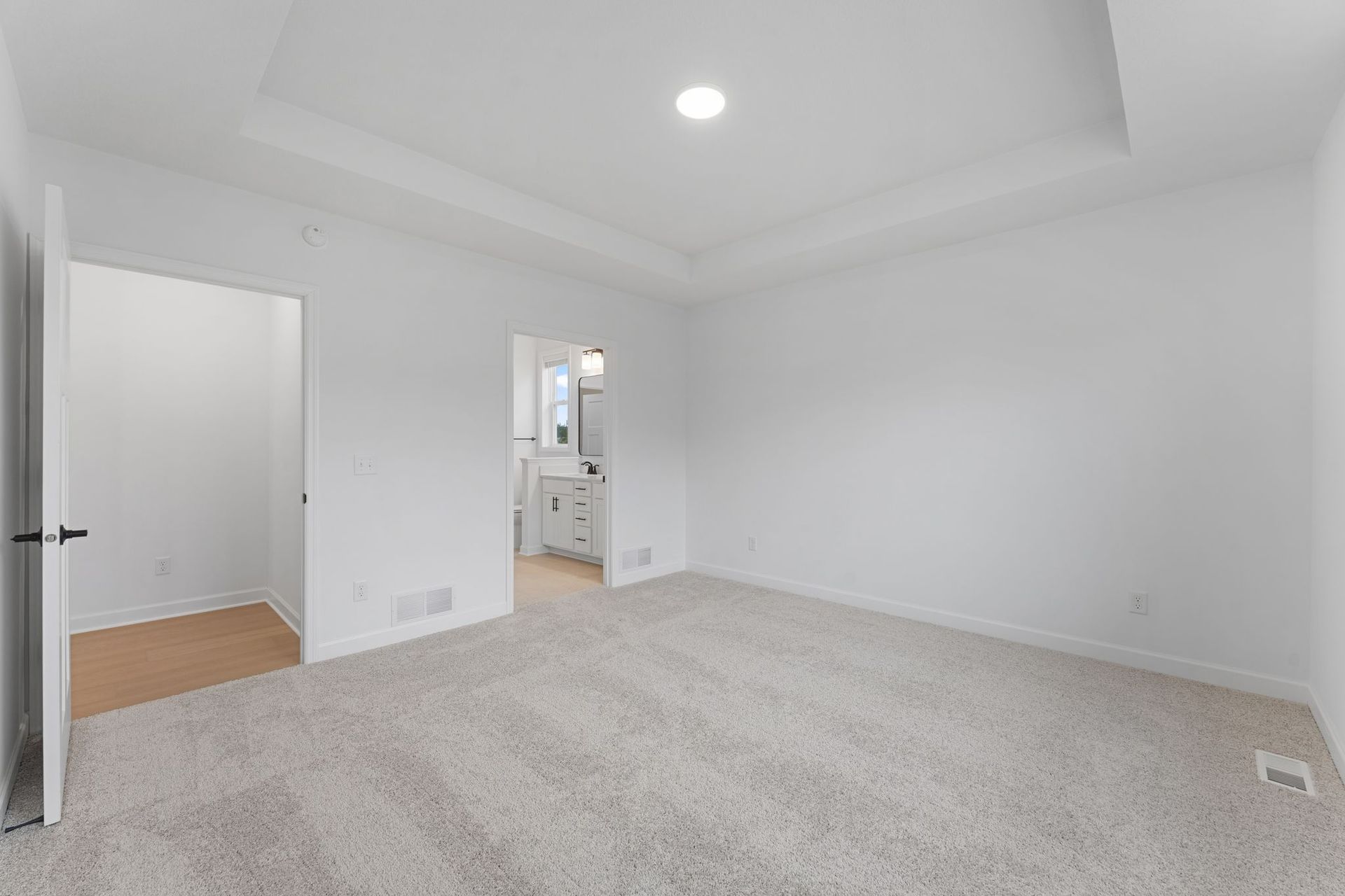 deliverables Si Orre0q N5 QB Xg Au3 Wlm Pondsof Highland Hills Zurich QMI H S1513 Owners Bedroom 2of