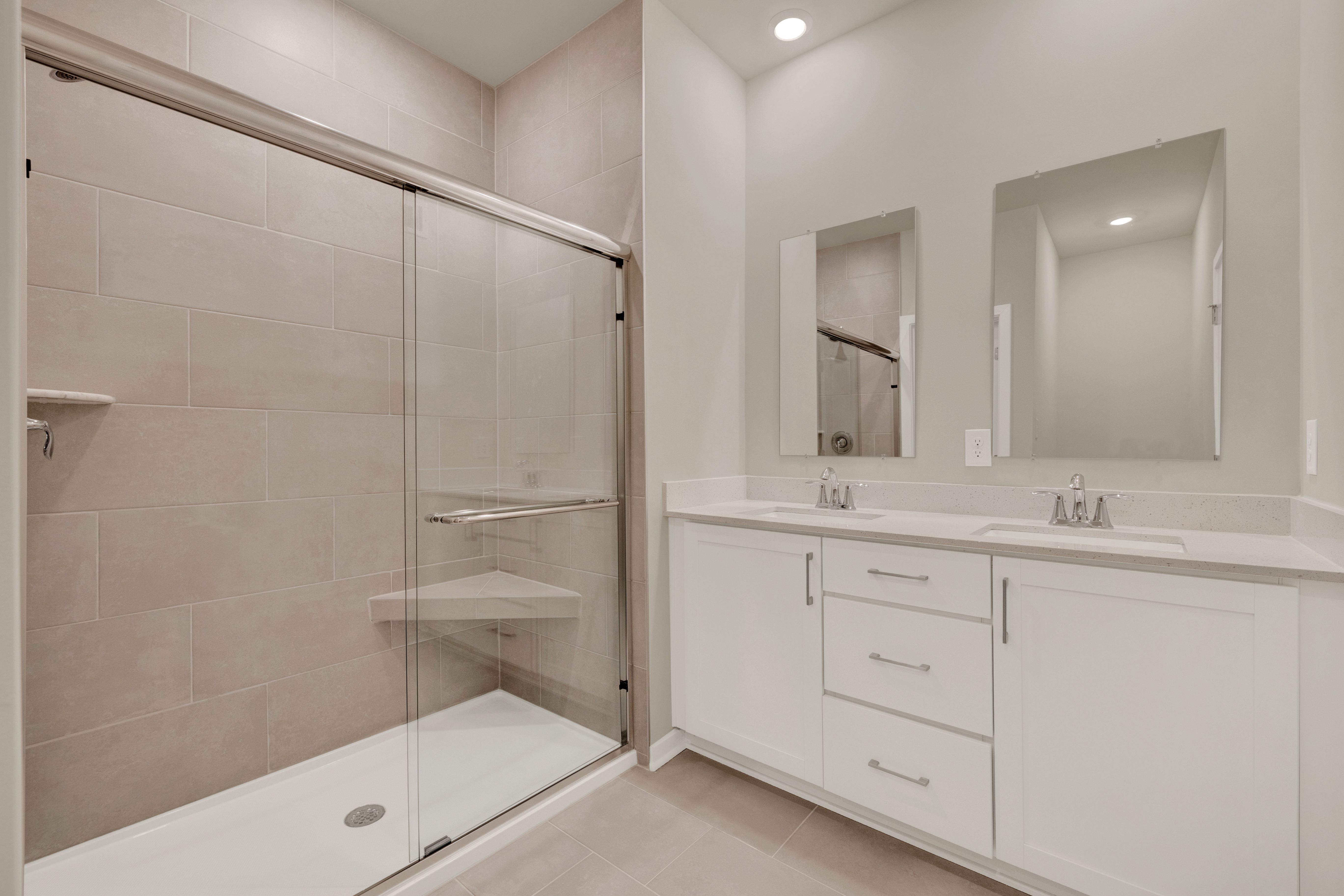 Four Winds Farm Newport Owners Bath 1of2