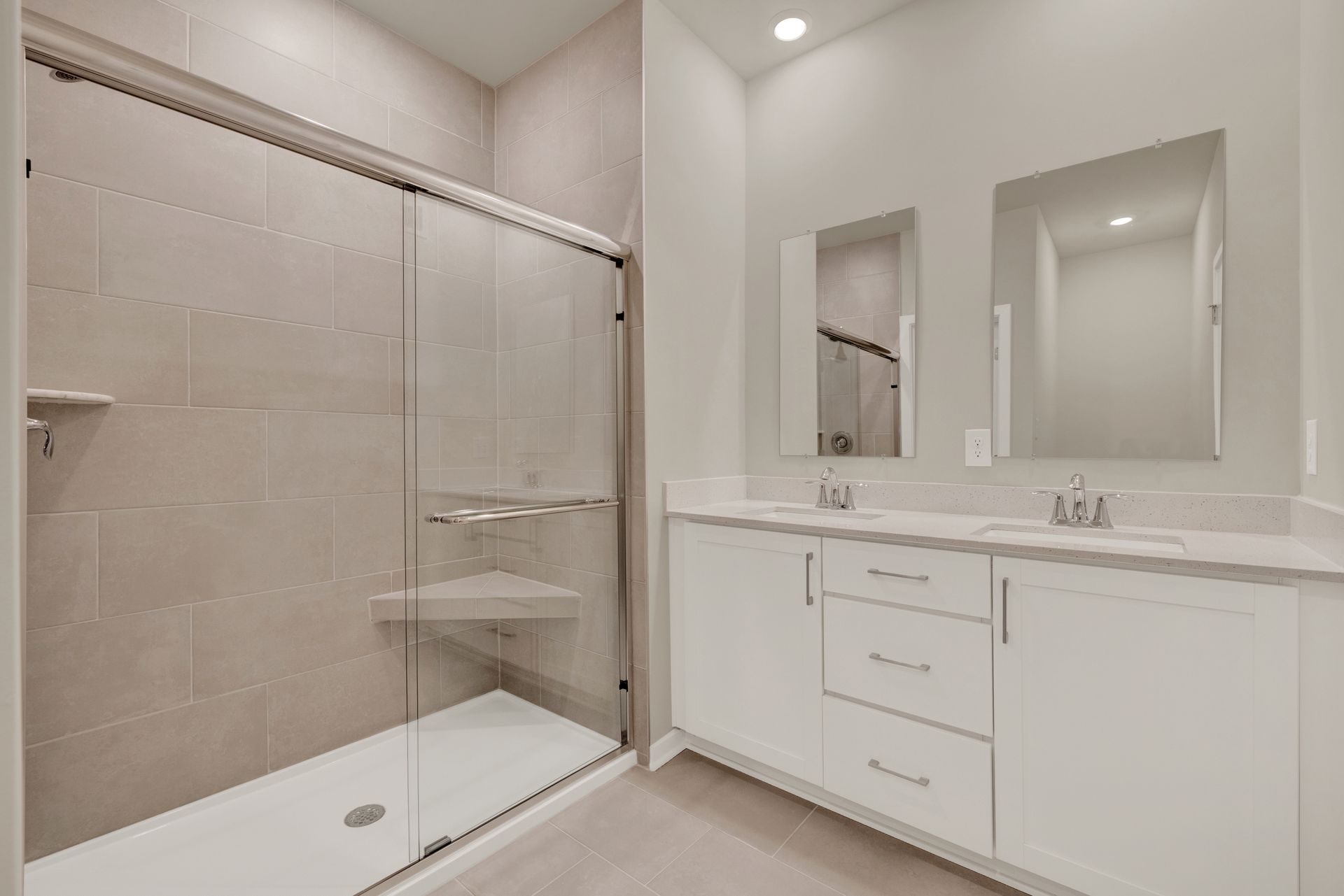 Four Winds Farm Newport Owners Bath 1of2