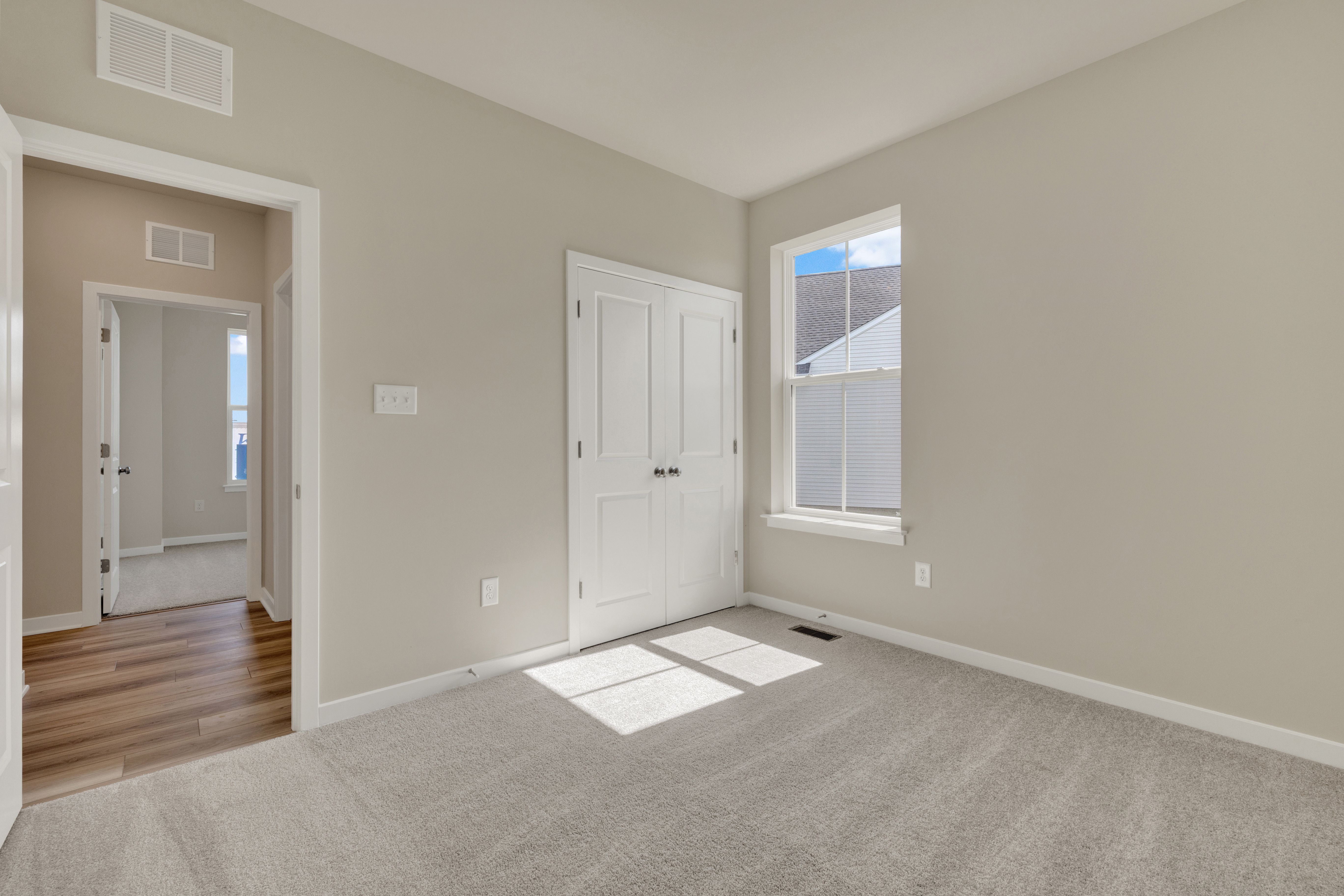 Four Winds Farm Newport Bed1 1of2