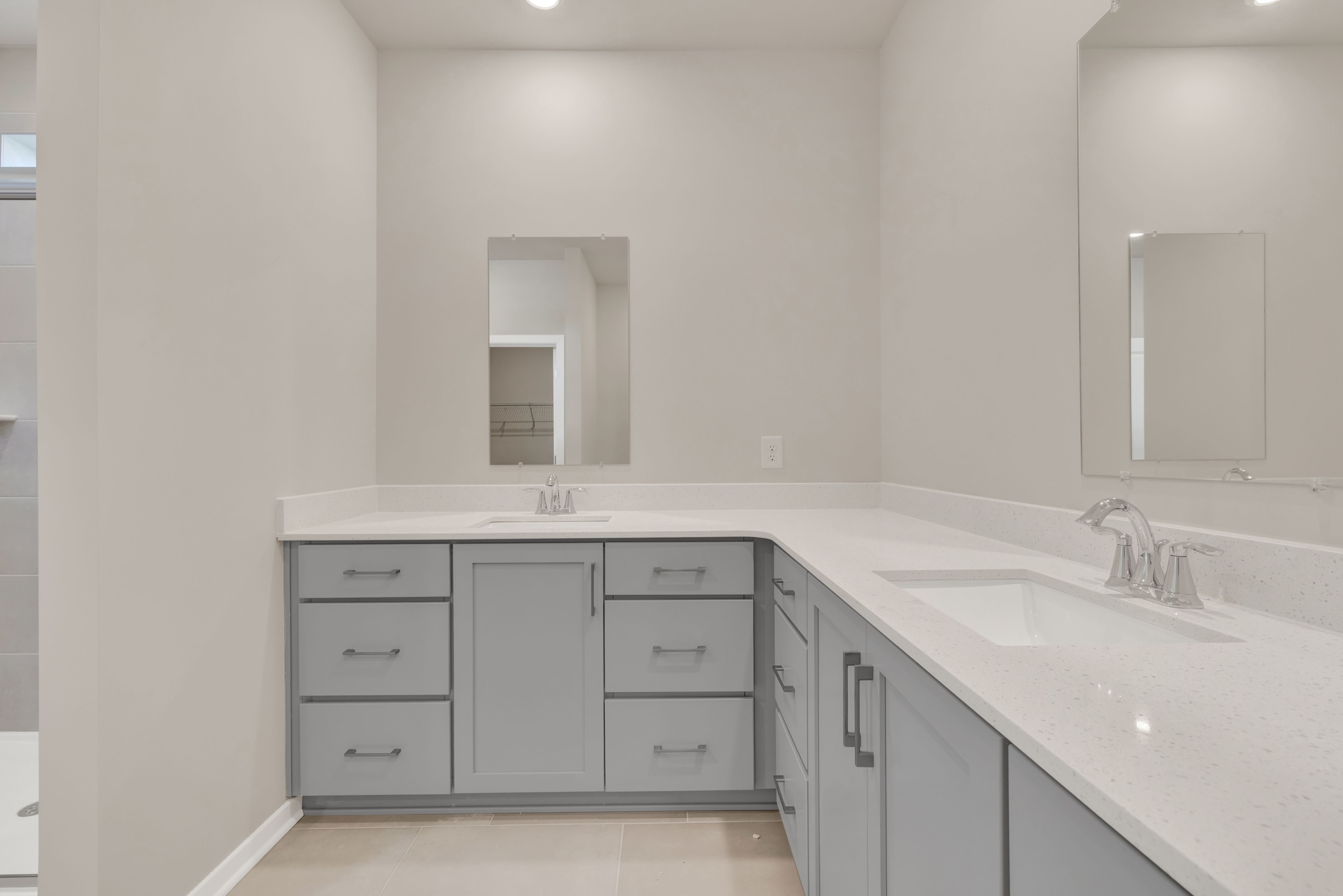 Four Winds Farm Dorian Owners Bath 1of2