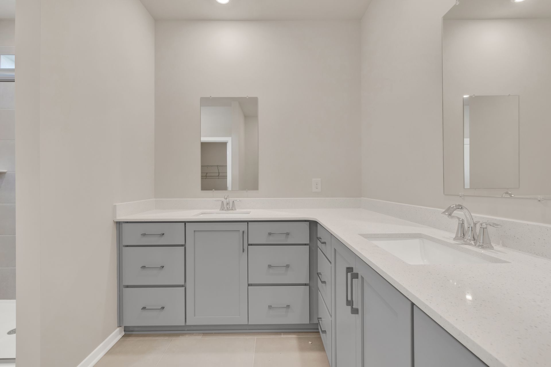Four Winds Farm Dorian Owners Bath 1of2