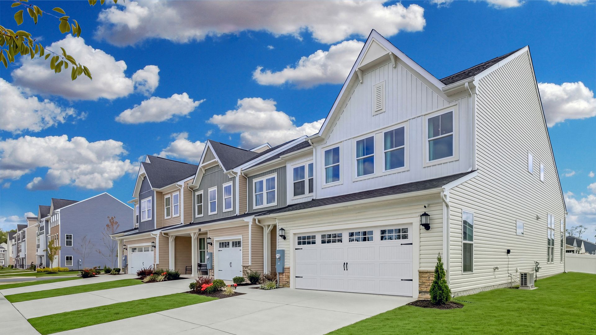 South Shore Villas Plantation Lakes Streetscape 4of6