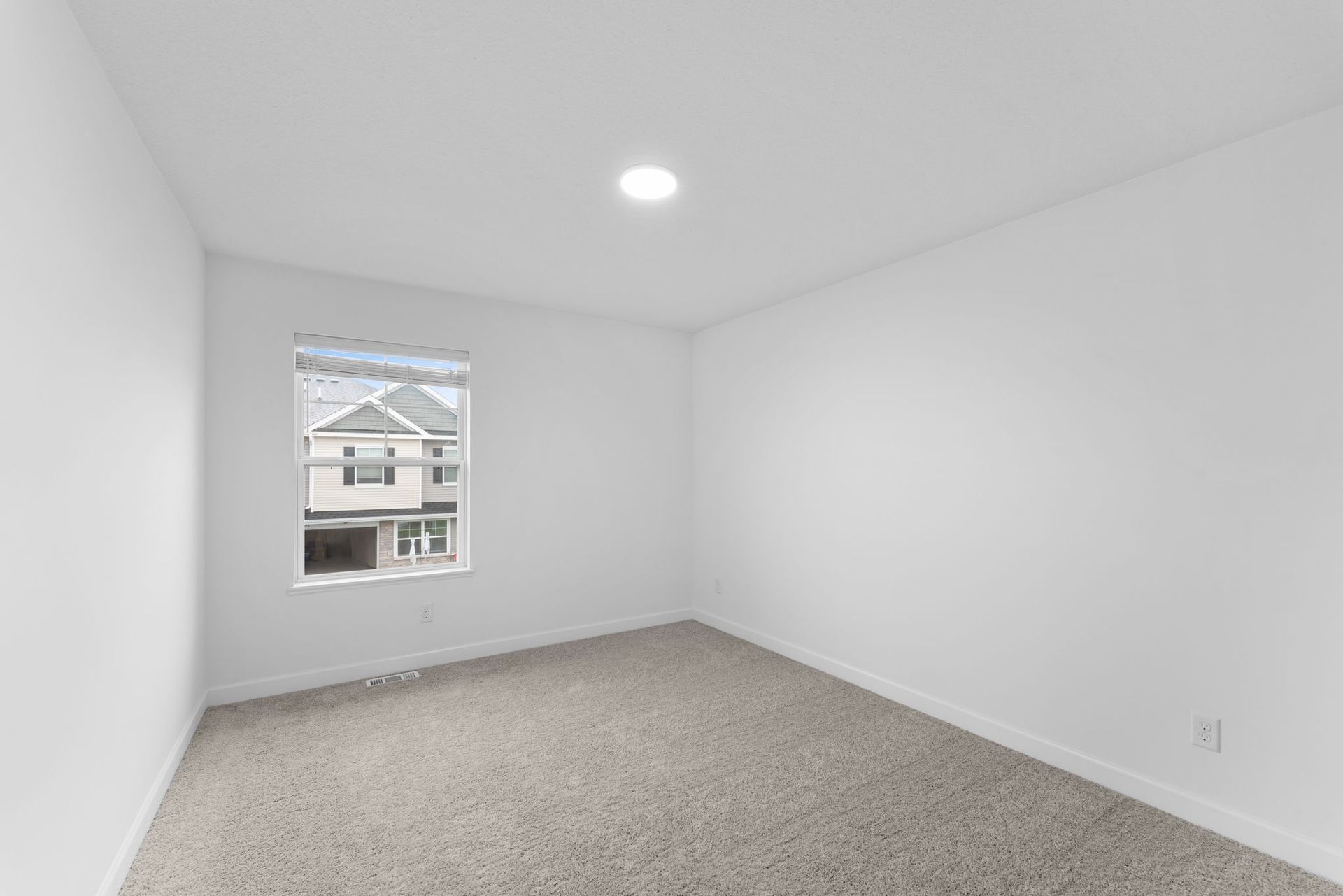 4 Pioneer Commons Franklin QMI H S22177543601 Bedroom 2of2 F2